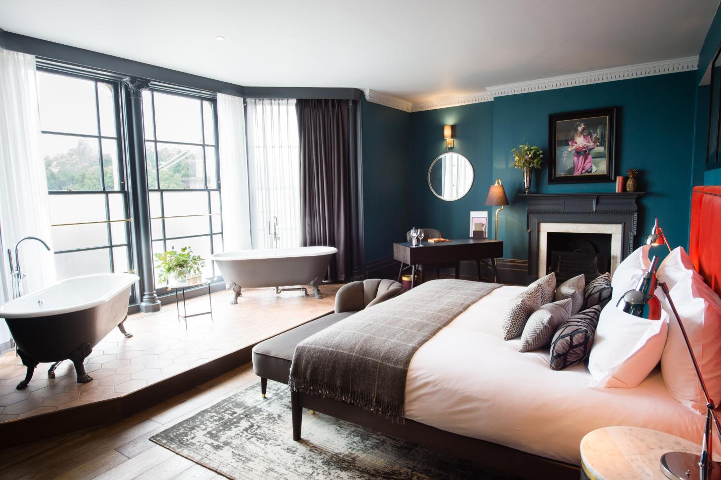 Signature Suite - Photo 1