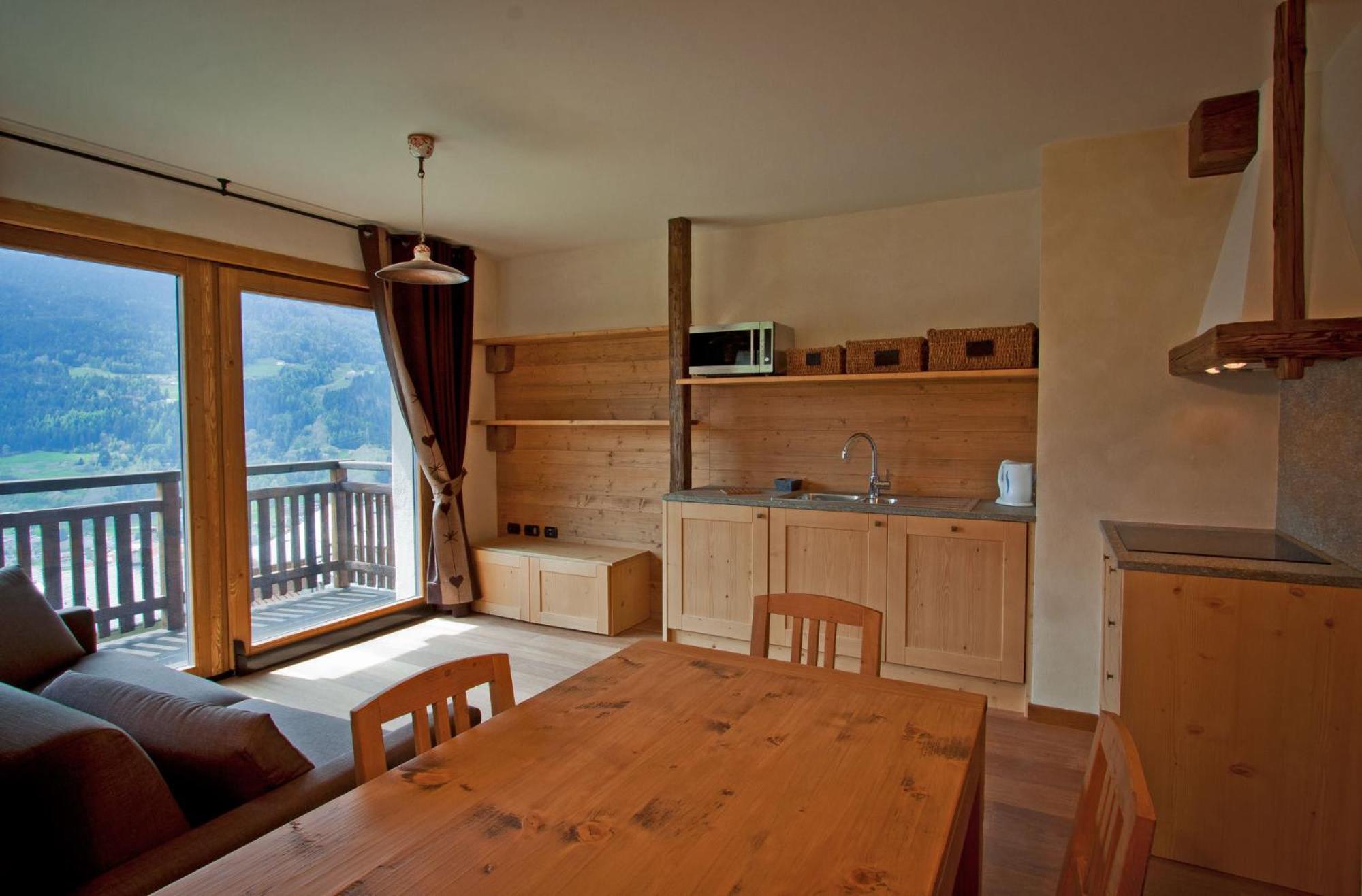 One-Bedroom Apartment with Mountain View photo 2
