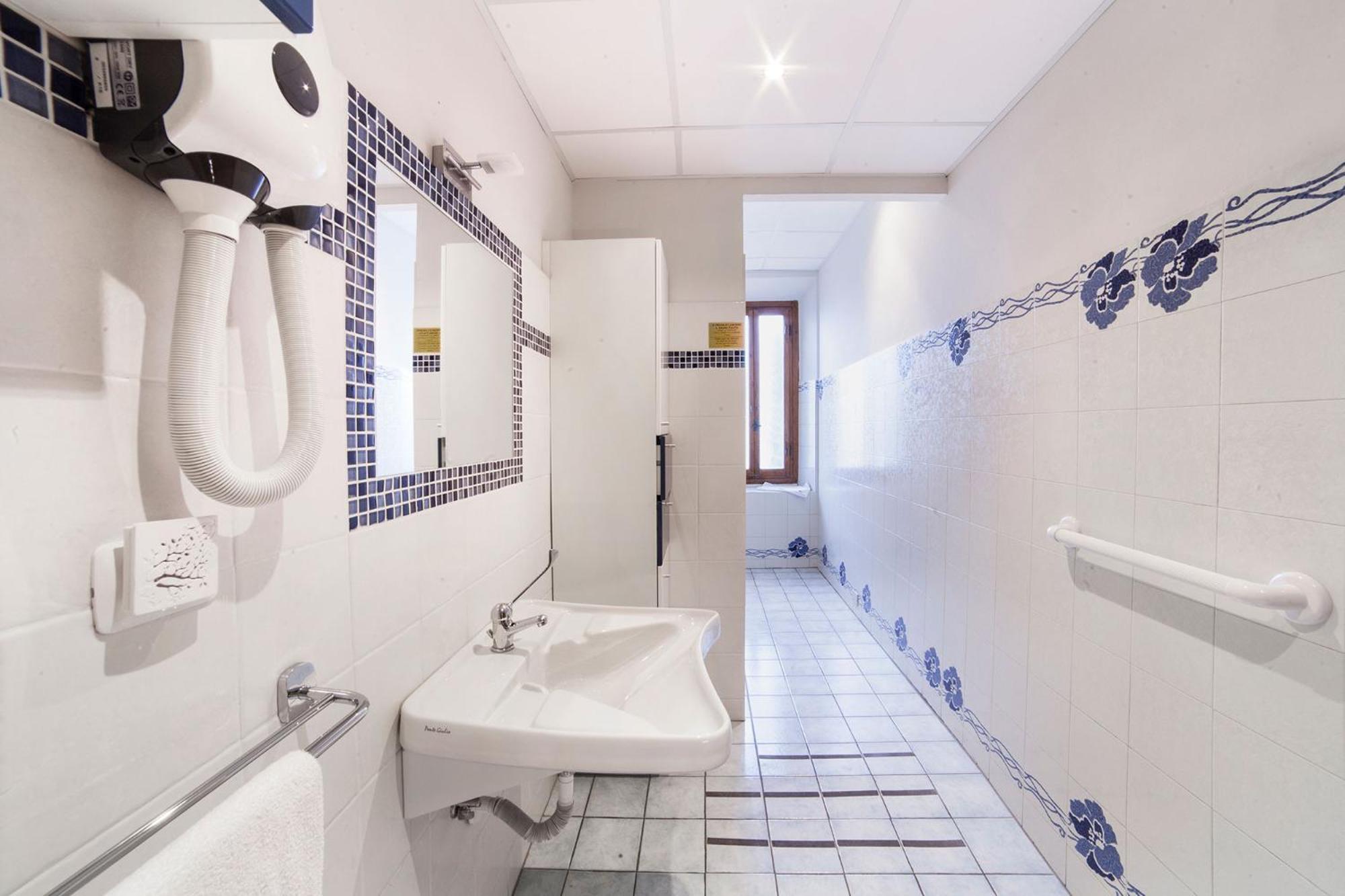 Double or Twin Room with Shared Bathroom photo 3