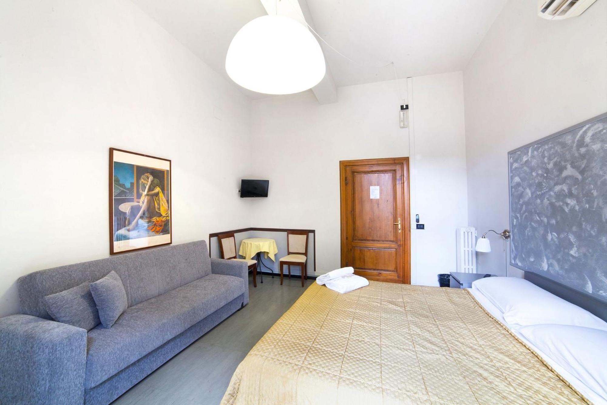 Triple Room with Shared Bathroom photo 2