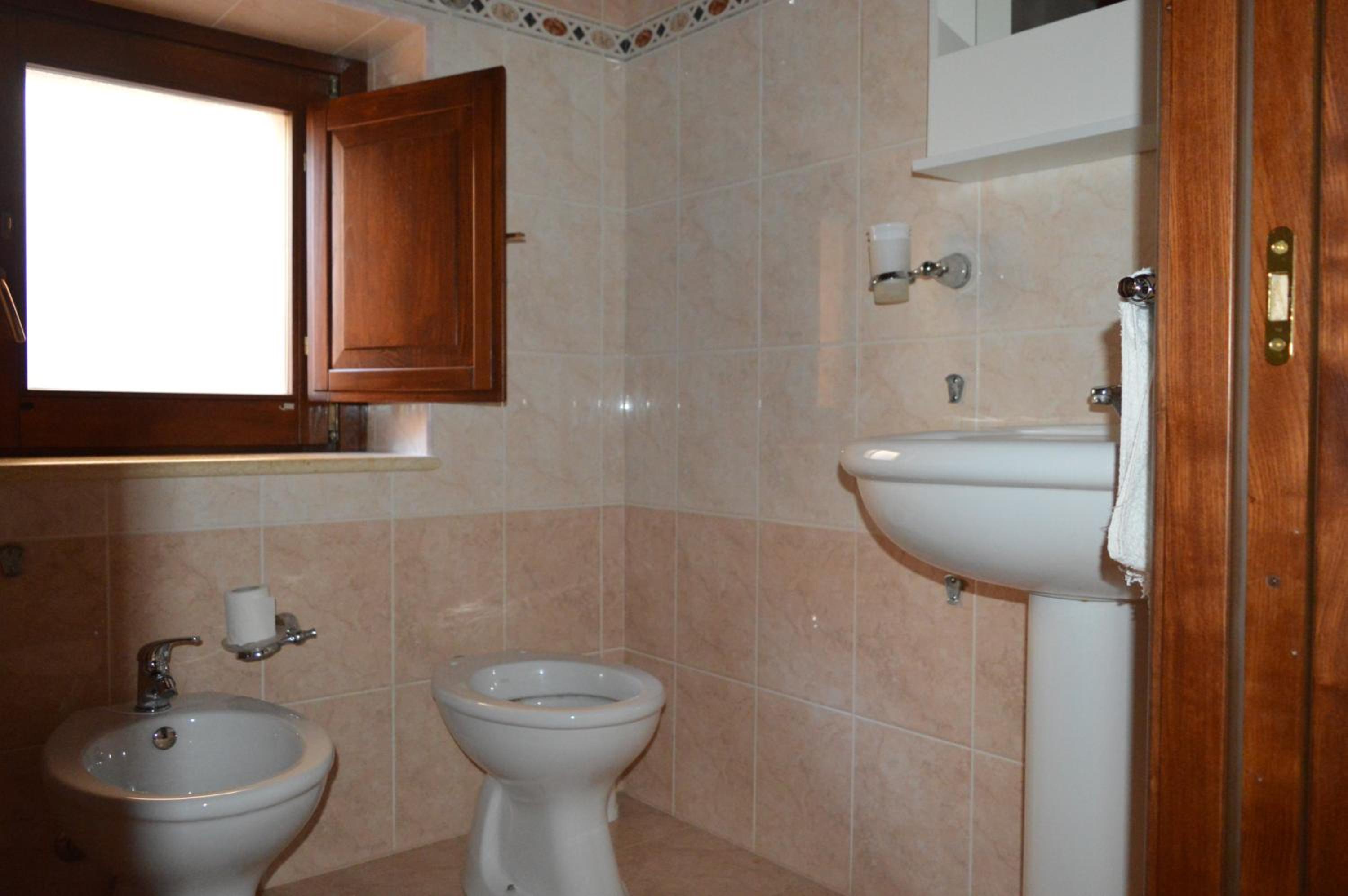 Double Room - Photo 5