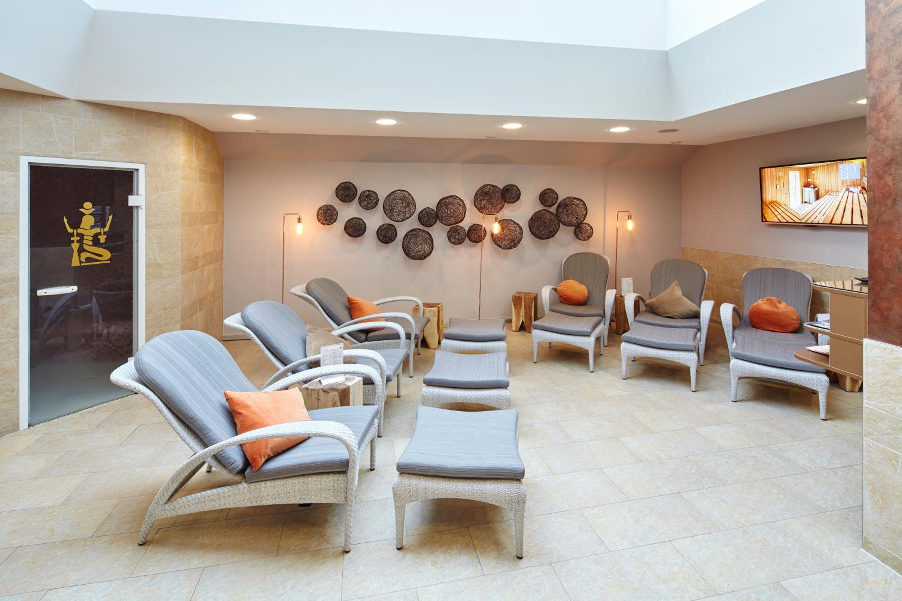 Executive Room - Photo 10