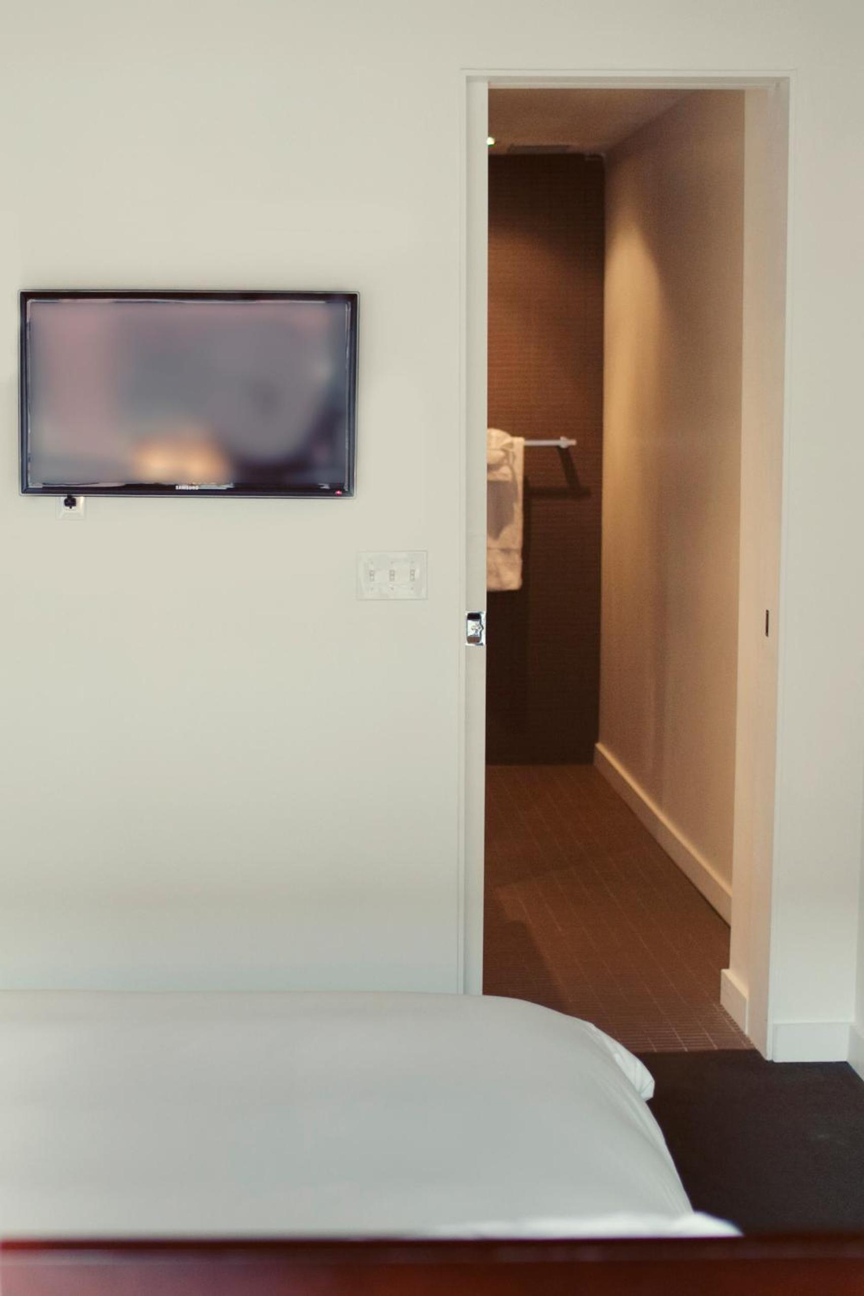 Standard Queen Room - Photo 5