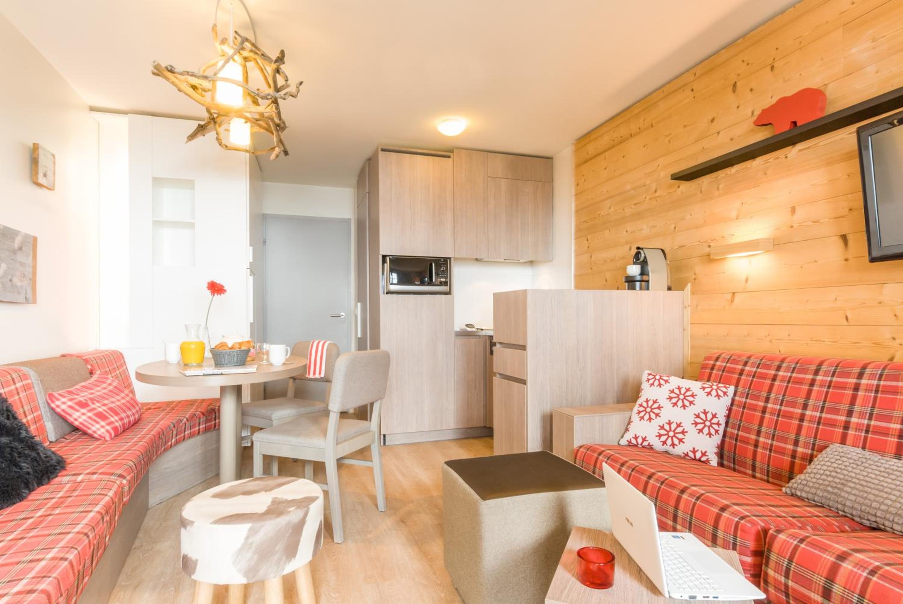 One-Bedroom Apartment with Balcony - Mountain View  (4 People) photo 3