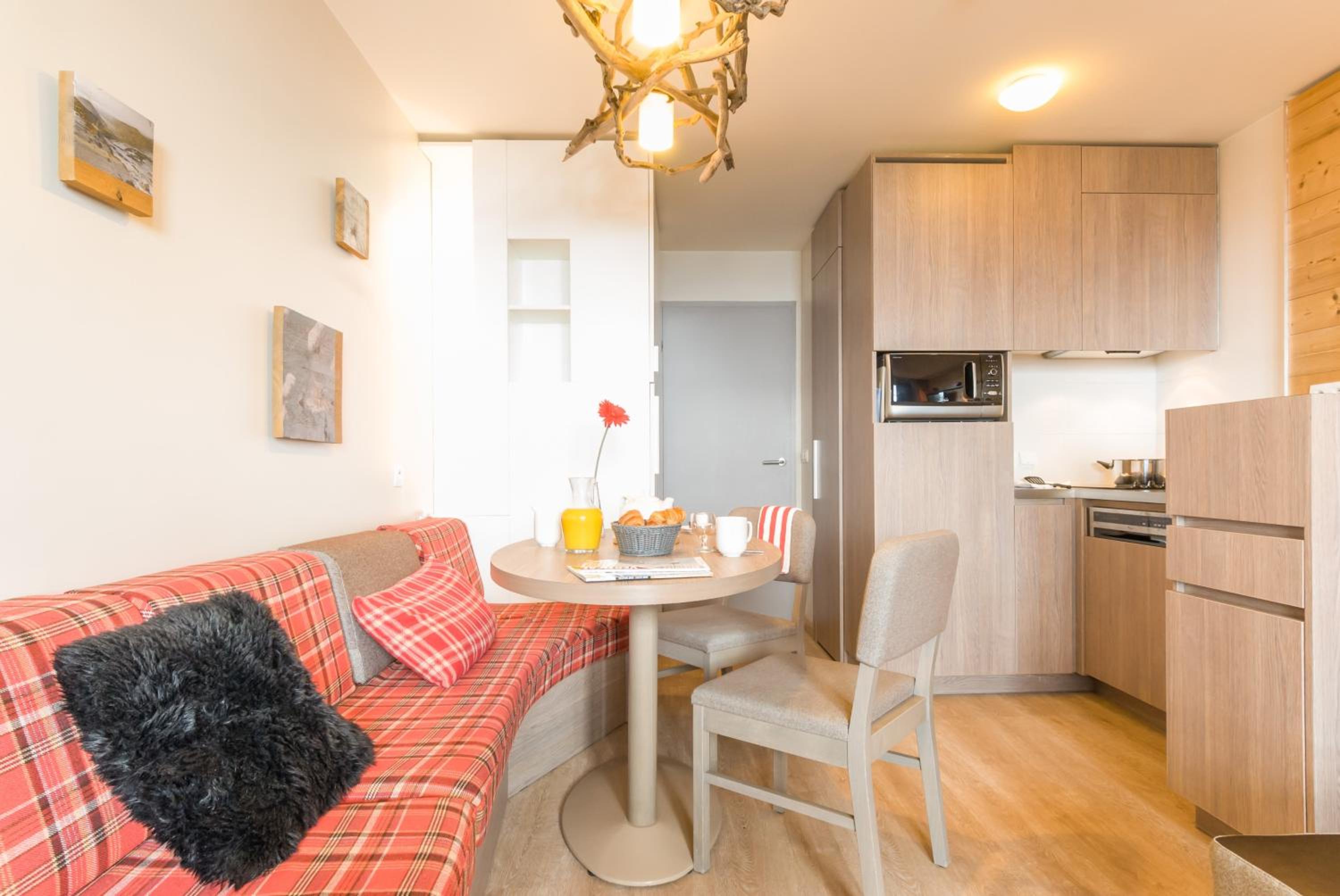 One-Bedroom Apartment with Balcony - Mountain View  (4 People) photo 2