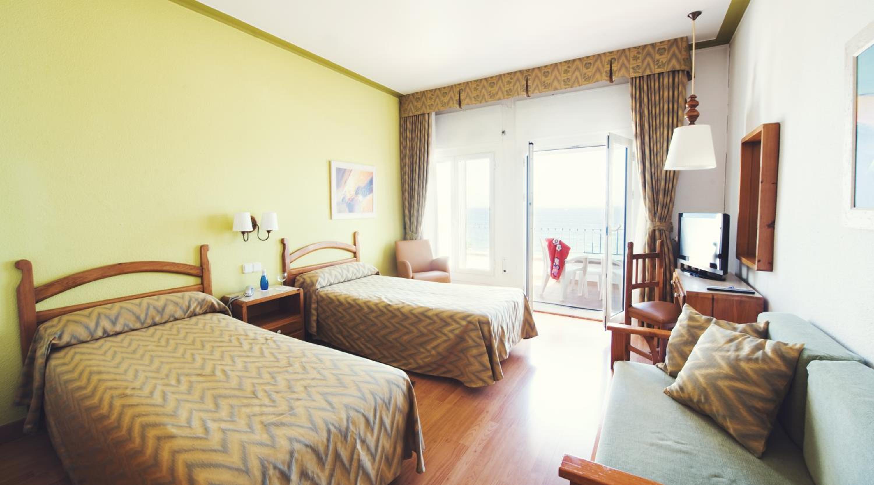 Double or Twin Room with Terrace - Sea View - Photo 14