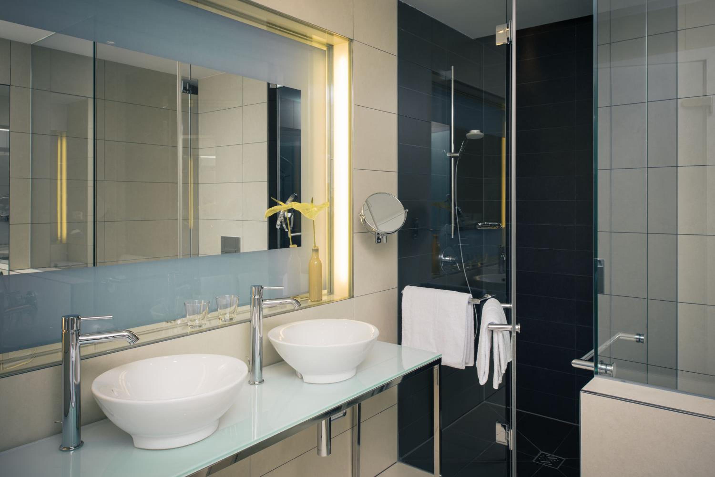 Superior King Suite - Photo 11
