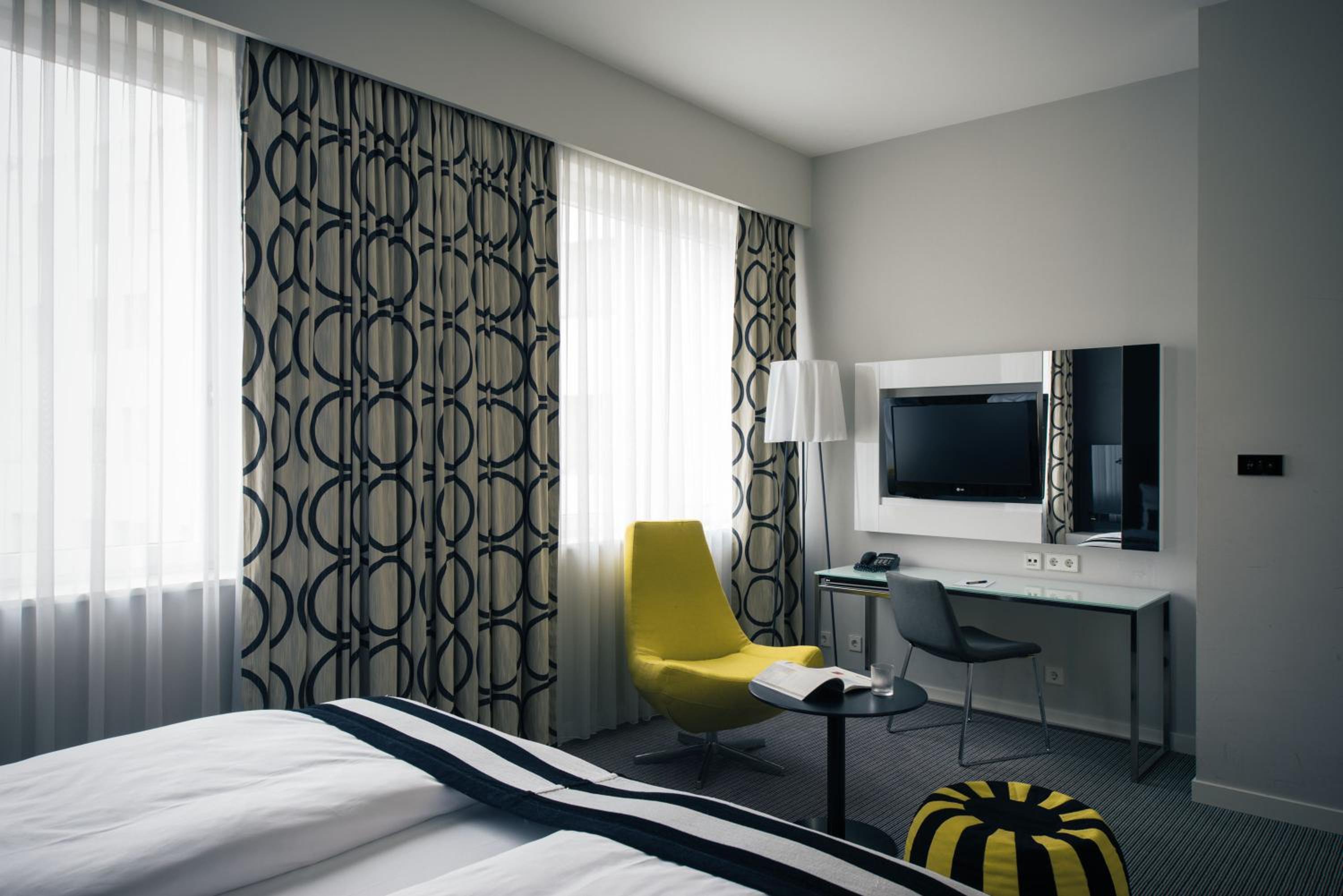 King Room - Accessible - Photo 10
