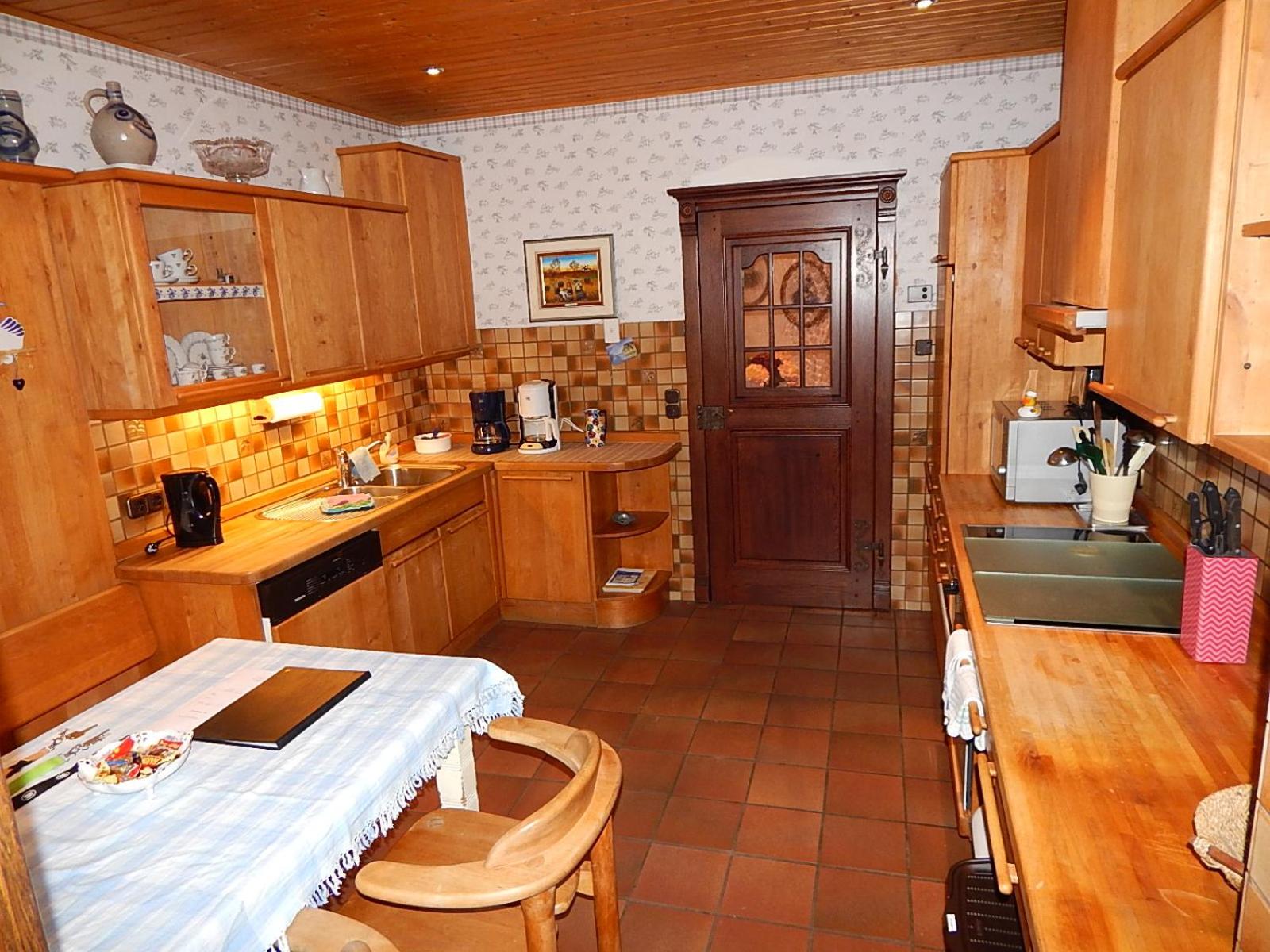 Eight-Bedroom House photo 2