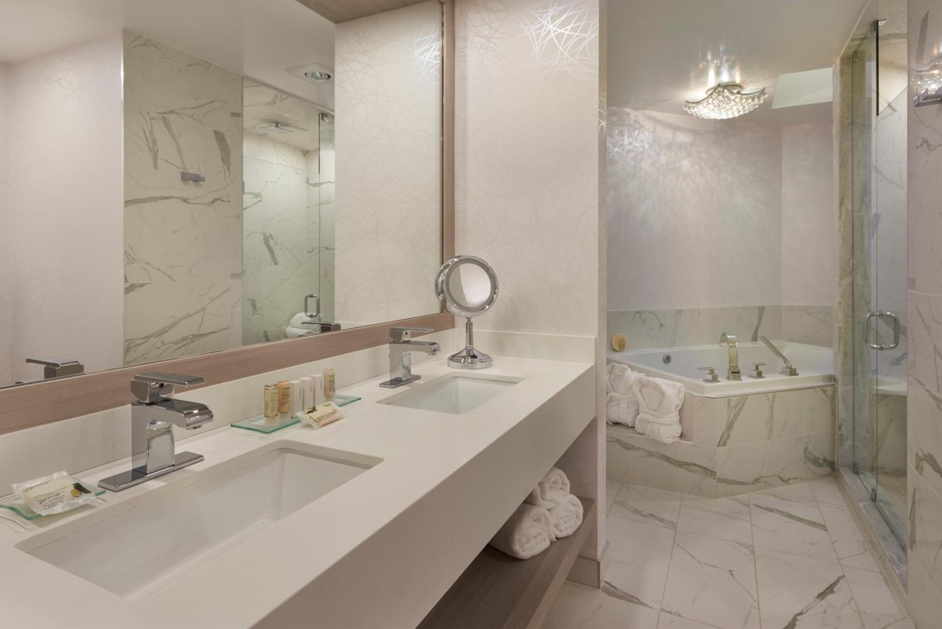 Luxury Executive Suite - Photo 3