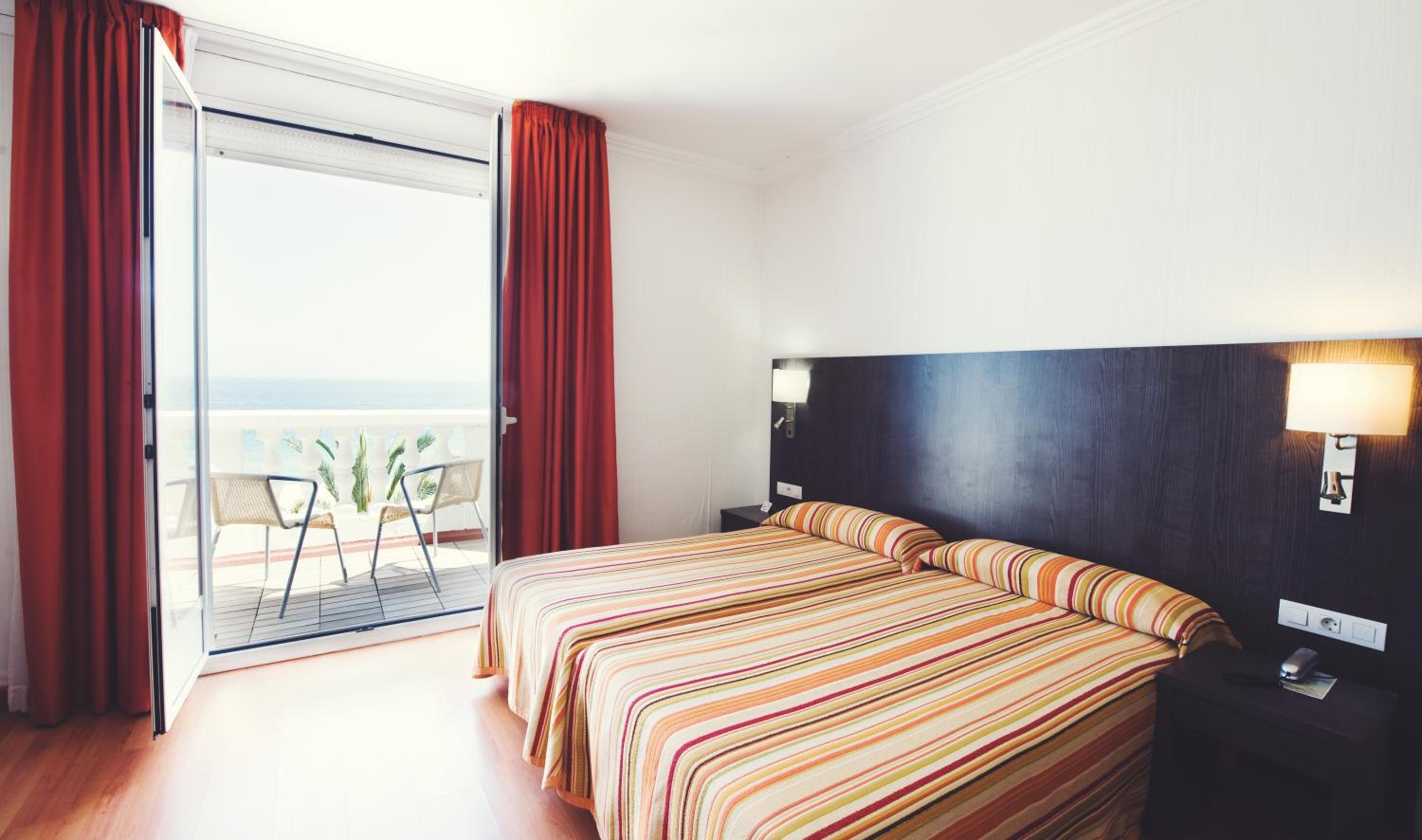 Double or Twin Room with Terrace - Sea View - Photo 1
