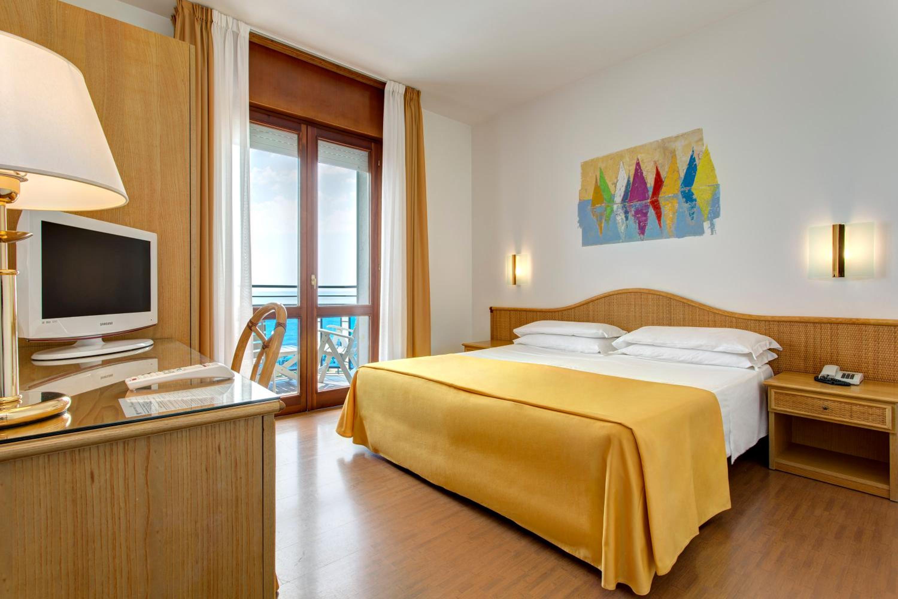 Double Room with Partial Sea View