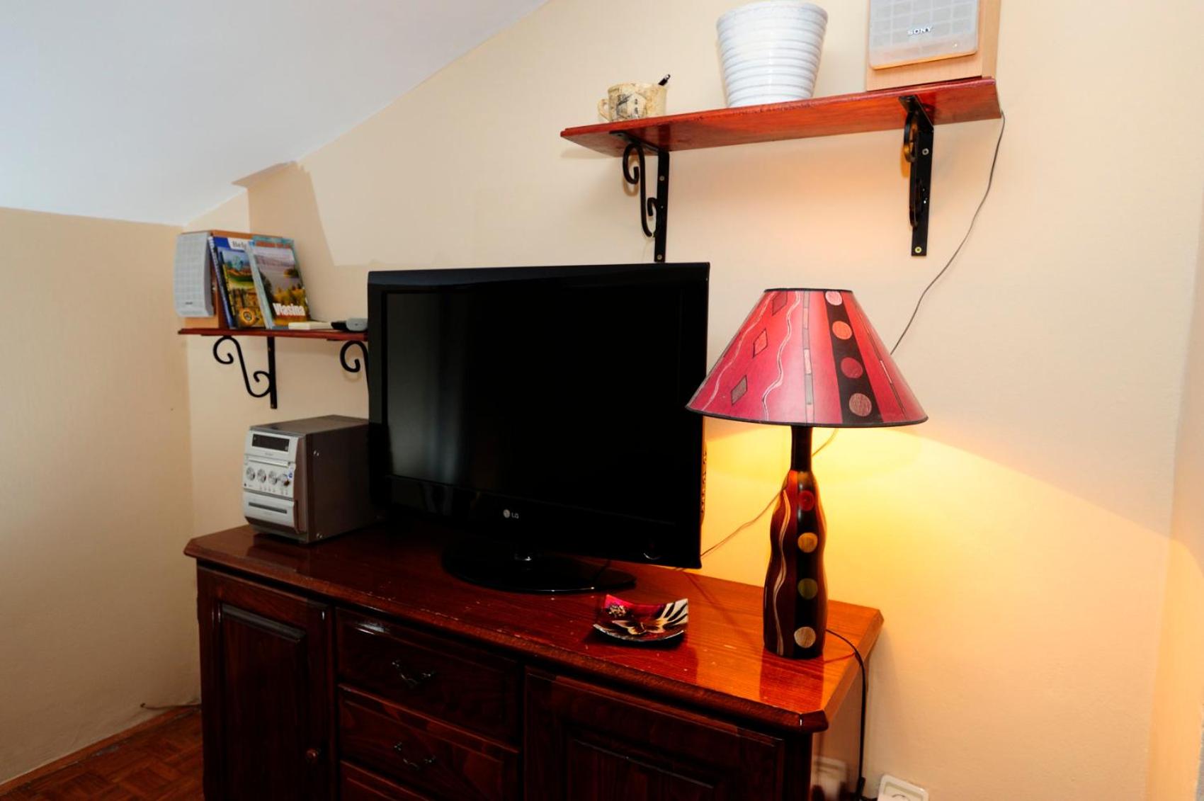 Superior Apartment - Upstairs