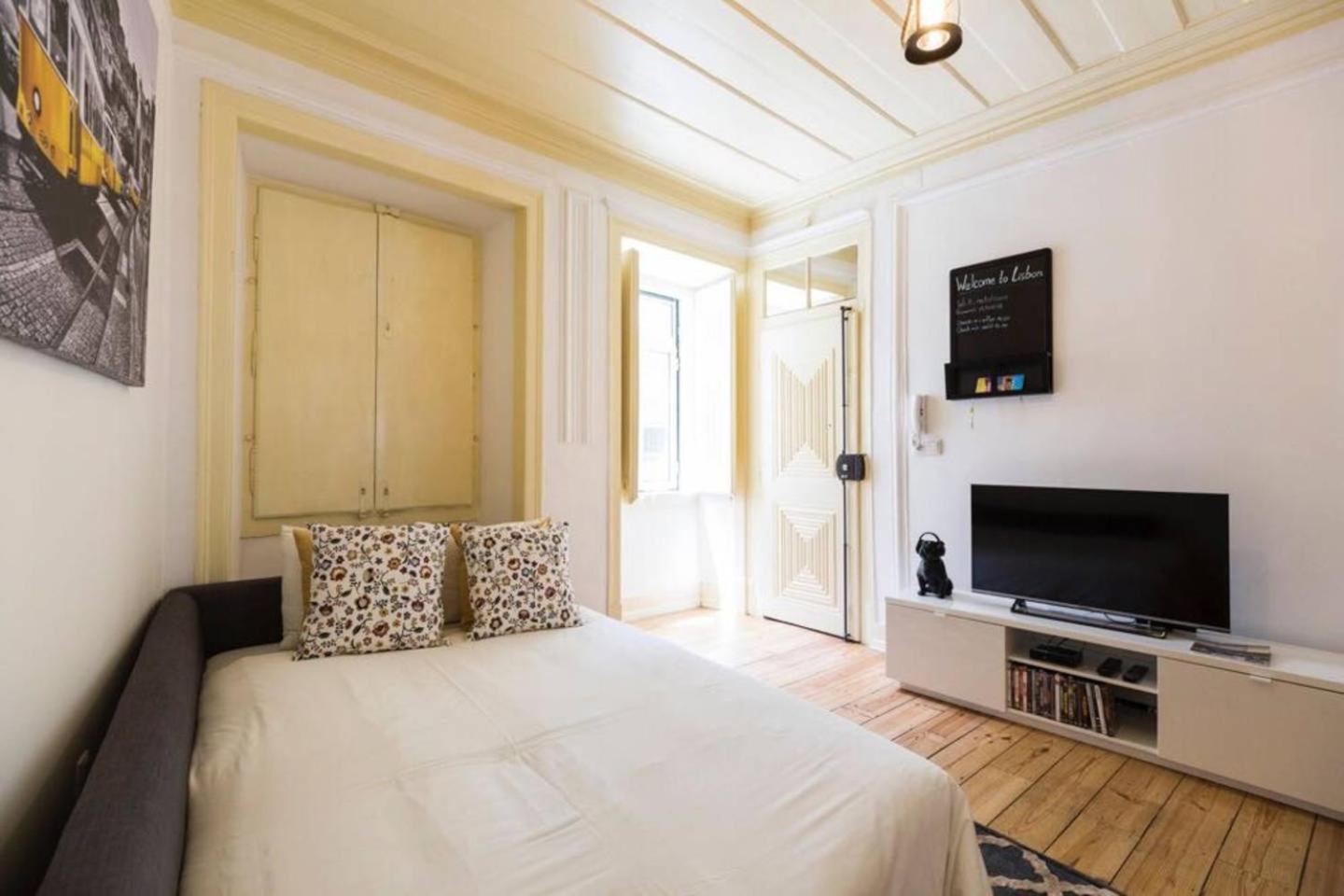 Two-Bedroom Apartment - Photo 3