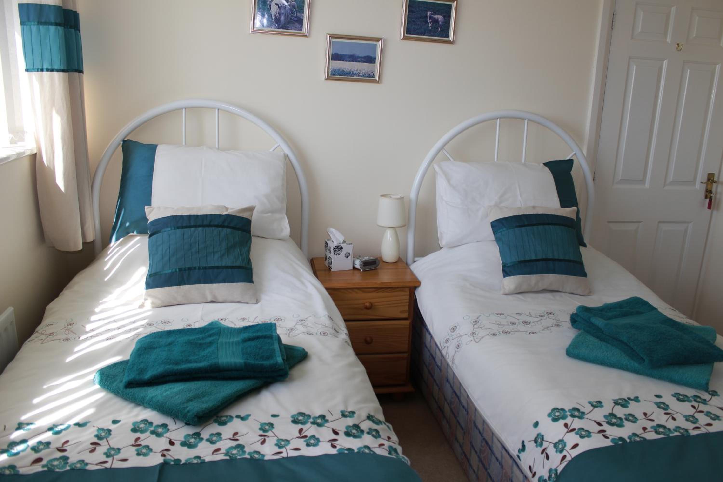 Standard Twin Room with Garden View - Photo 5