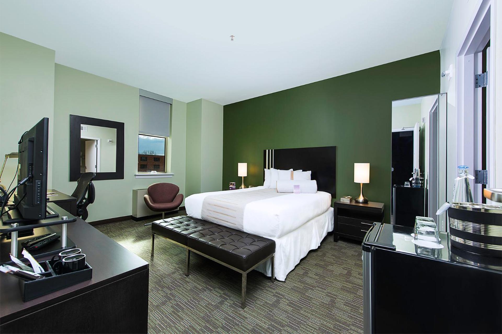 Executive Queen Room - Photo 6