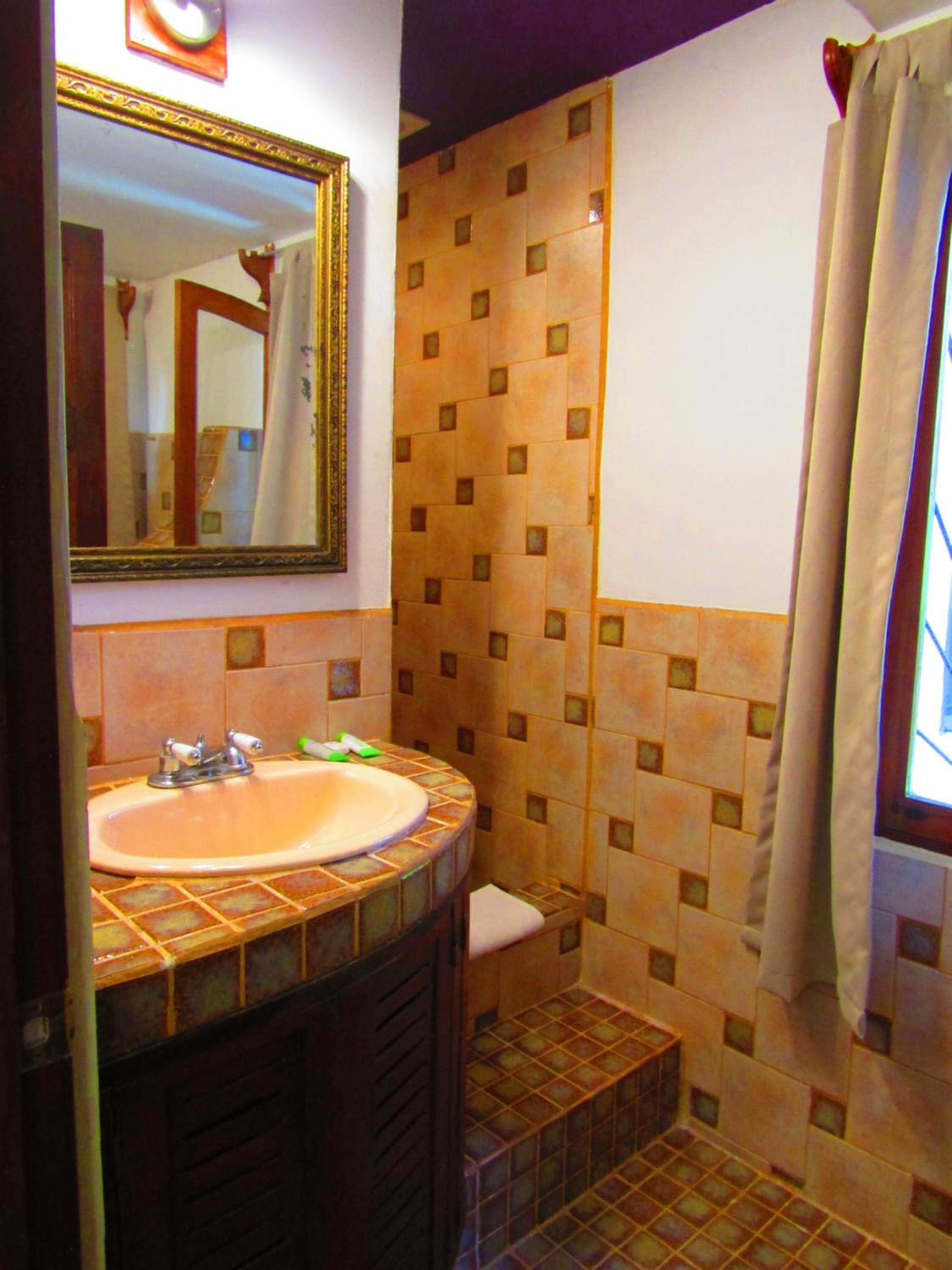 Standard Queen Room photo 2