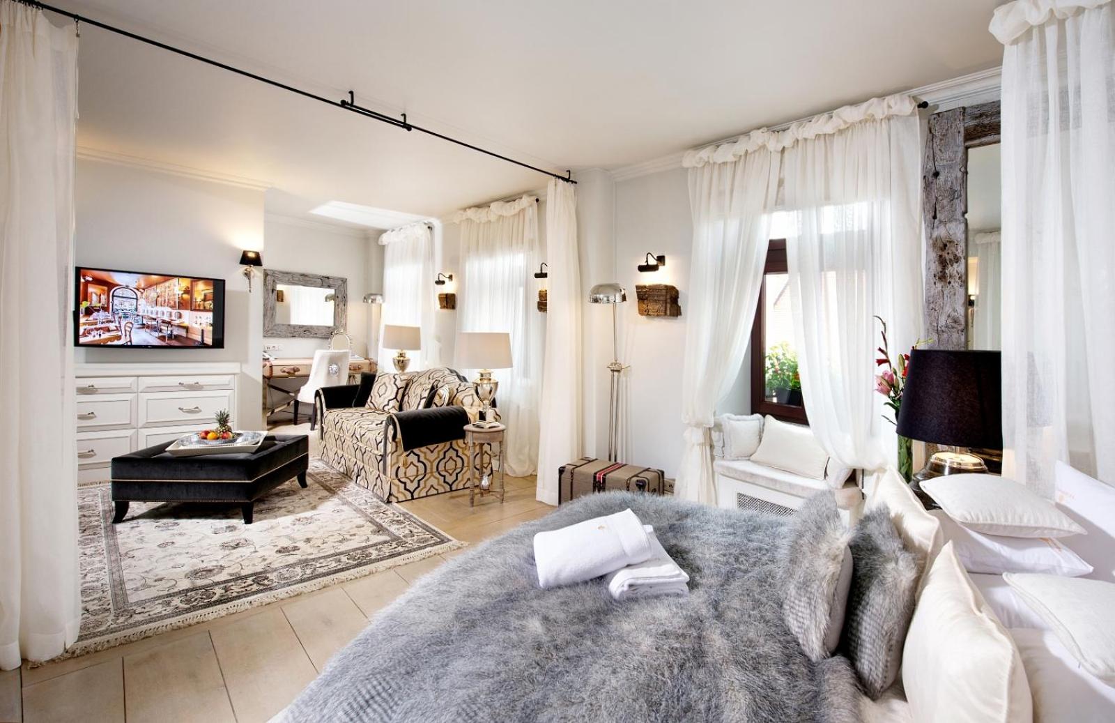 Luxury Suite with Private Jacuzzi