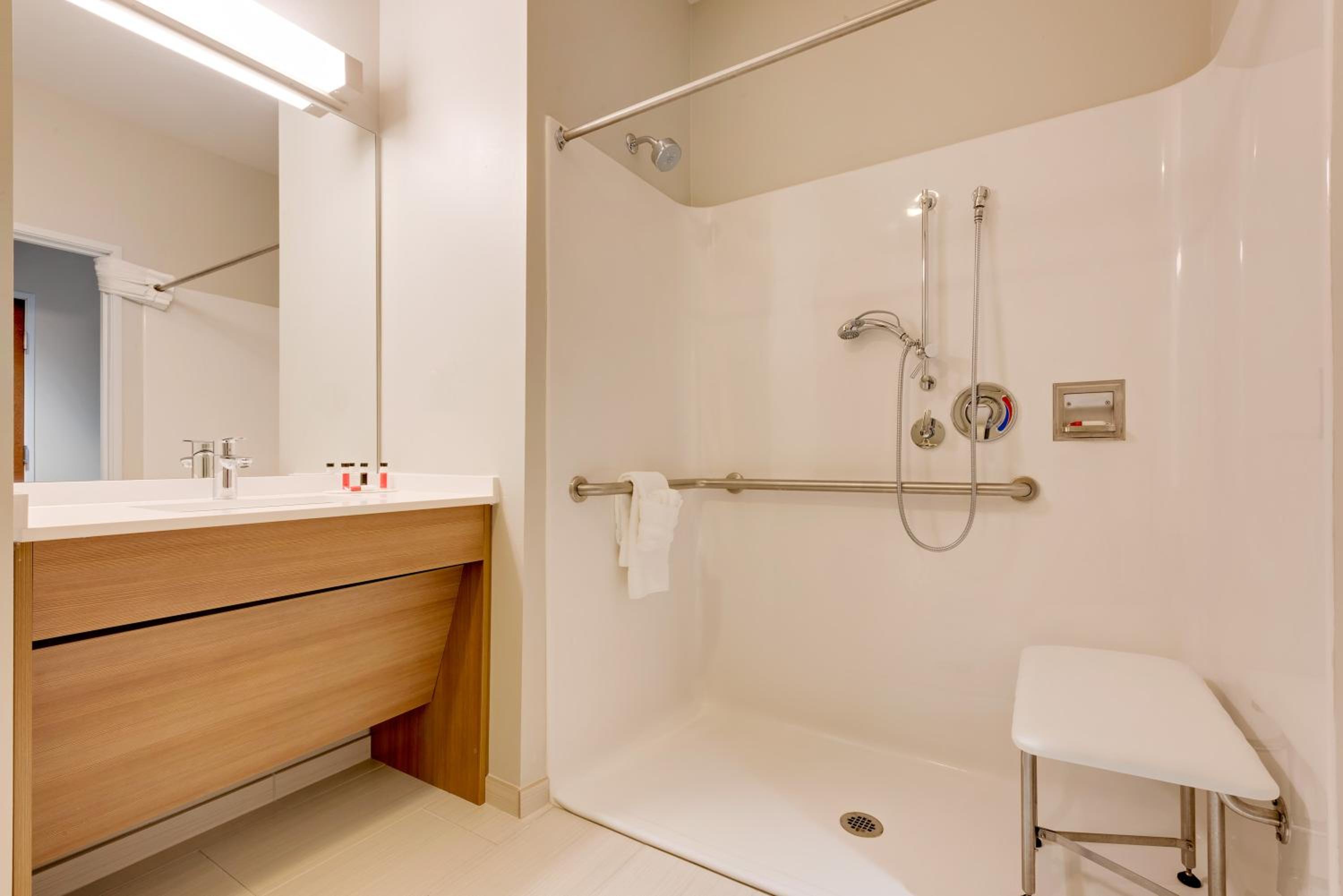 Superior Queen Room - Disability Access/Non-Smoking