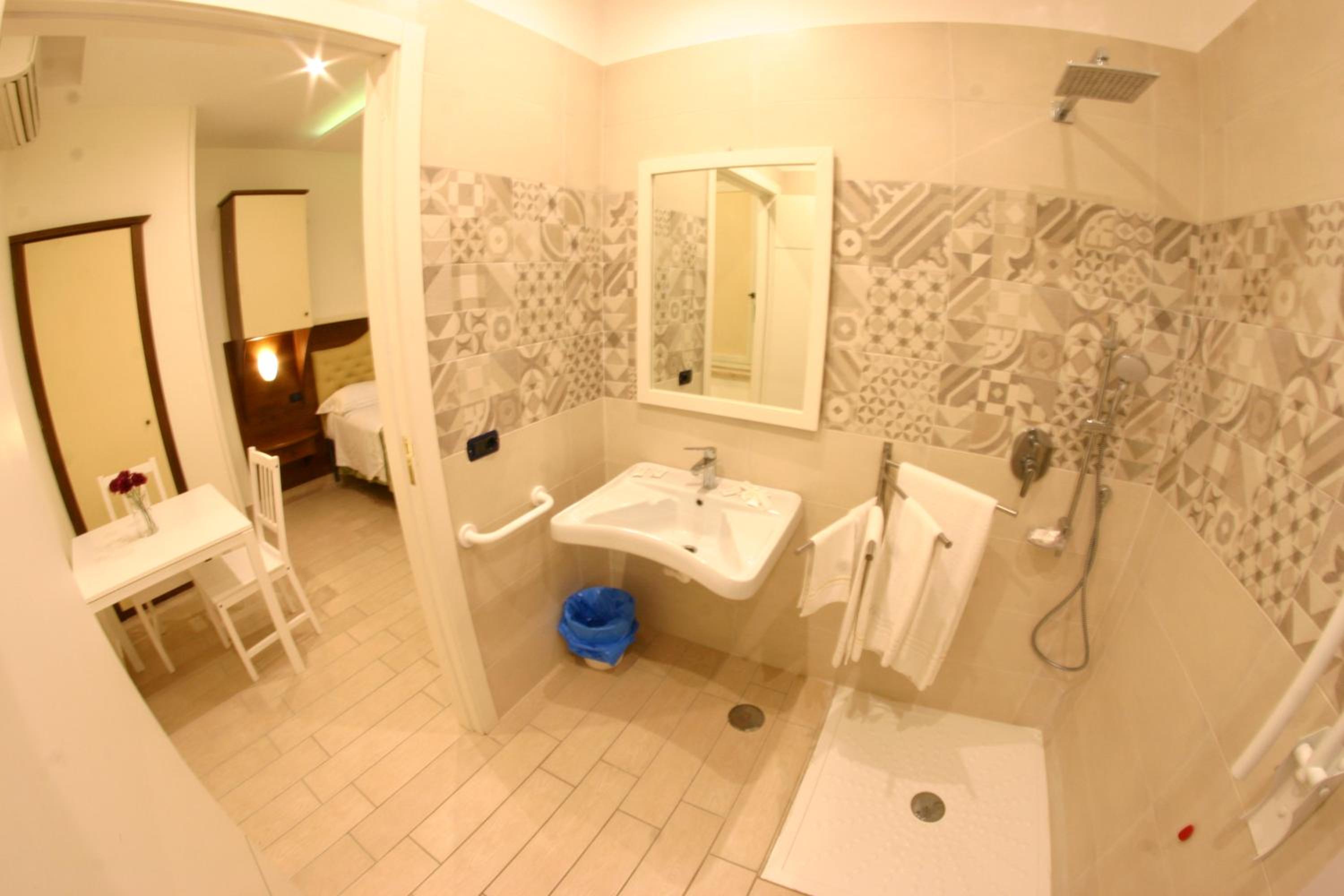 Quadruple Room - Photo 4
