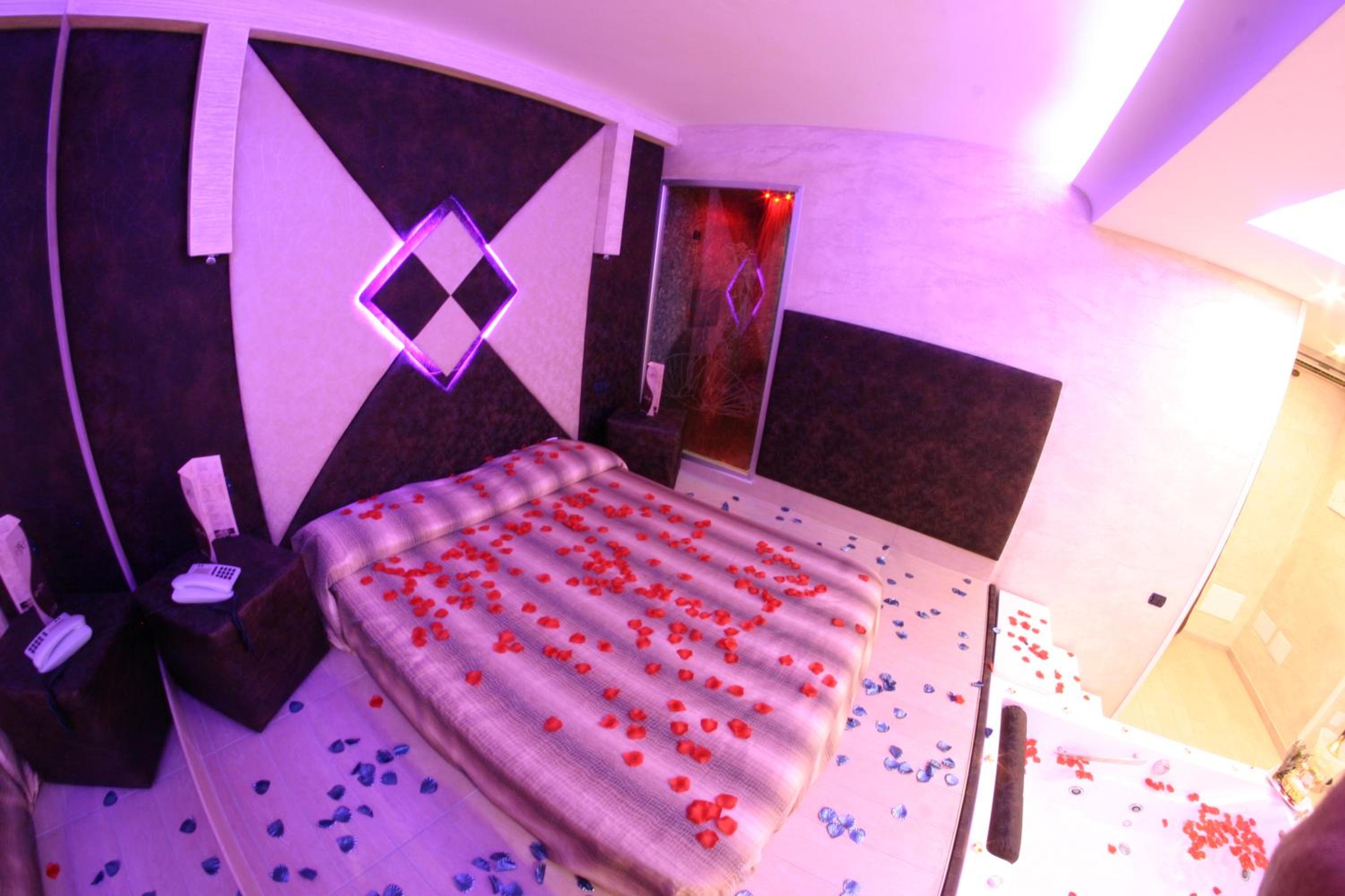 Deluxe Suite with Spa Bath