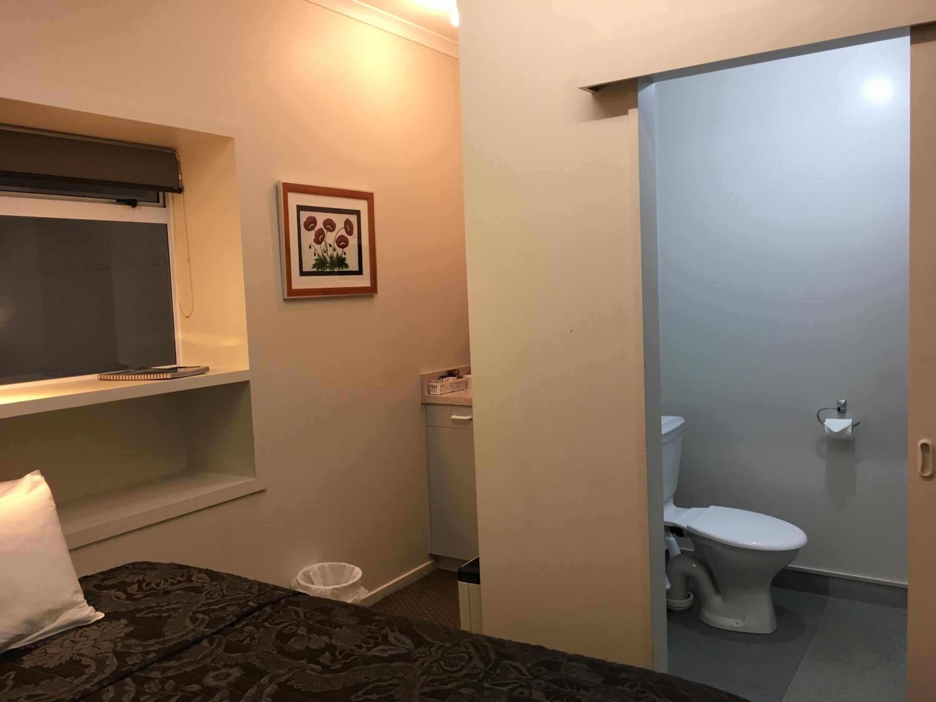 Compact Single Room photo 1