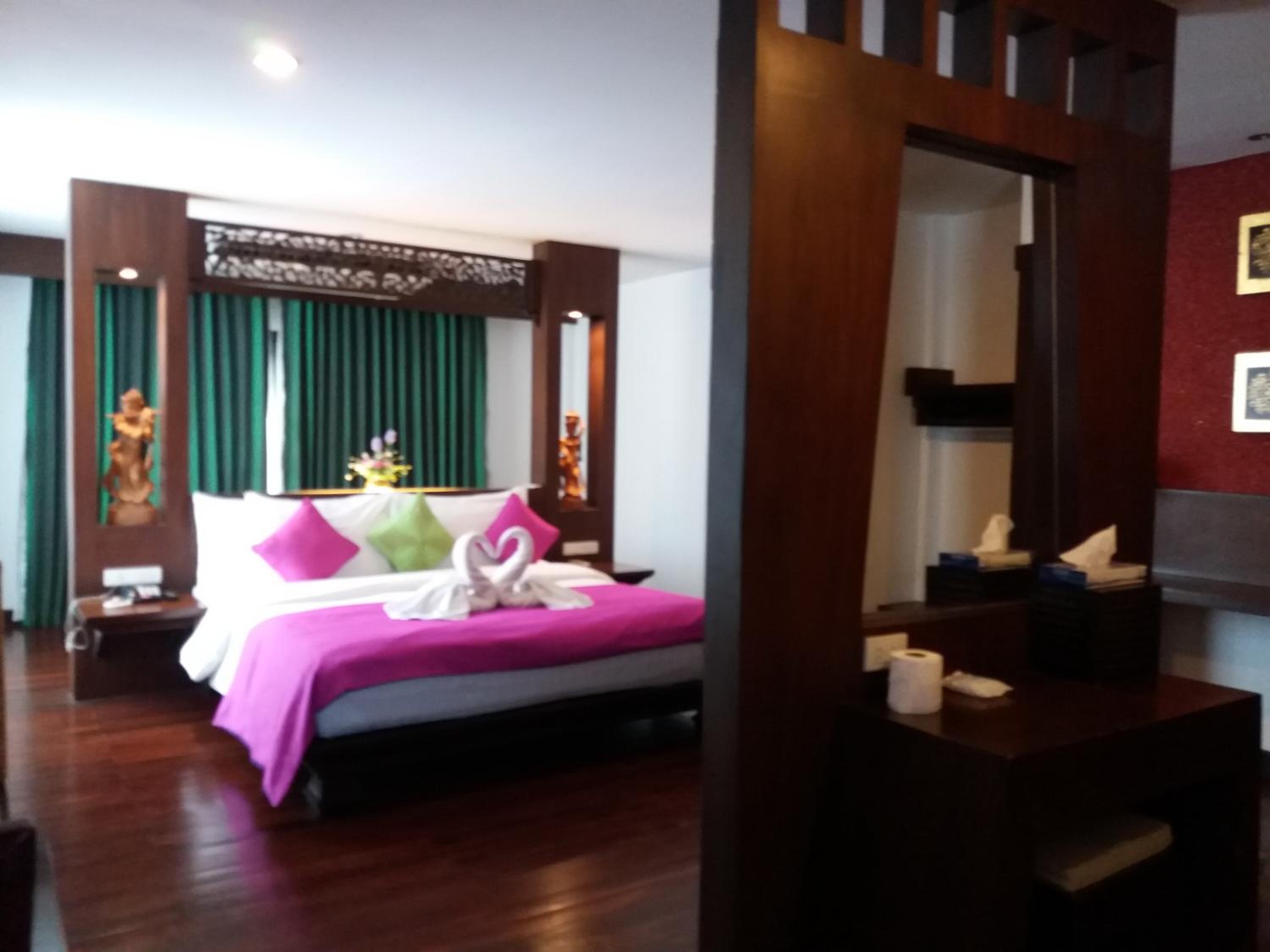 Suite - Photo 11