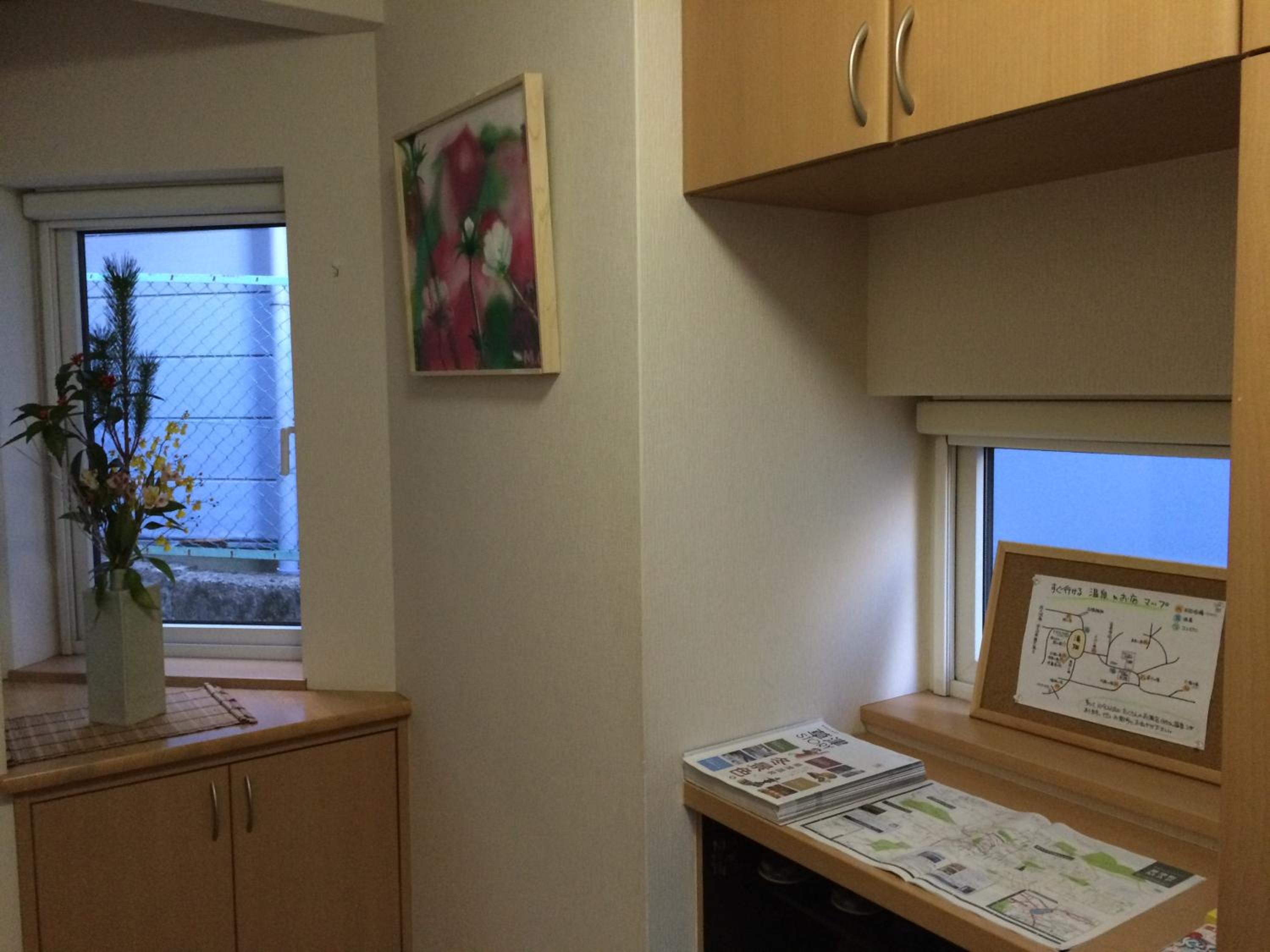 Japanese-Style Room with Shared Bathroom - Photo 4
