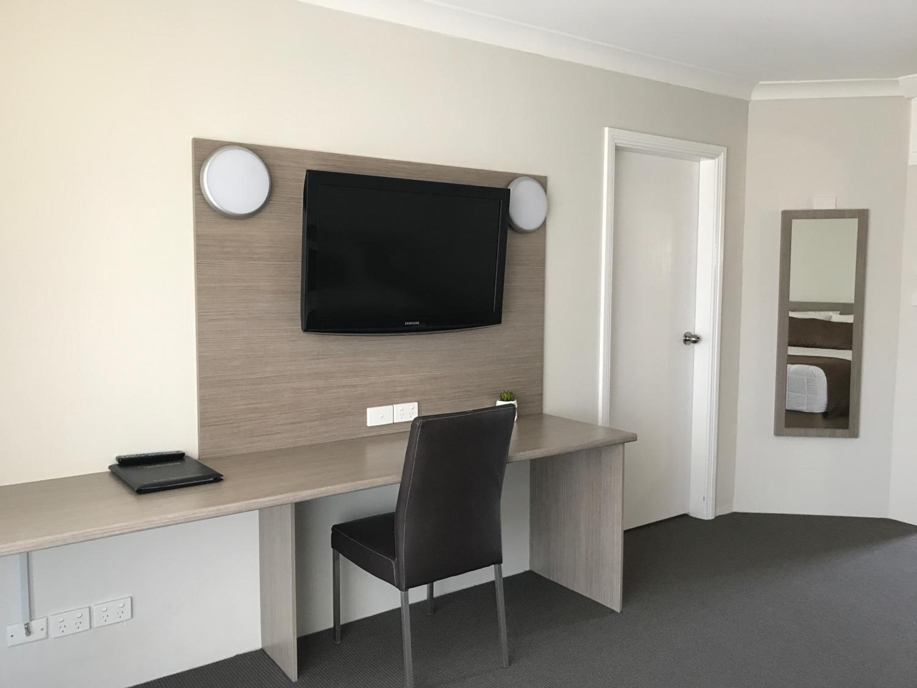 Deluxe Family Room - Photo 1