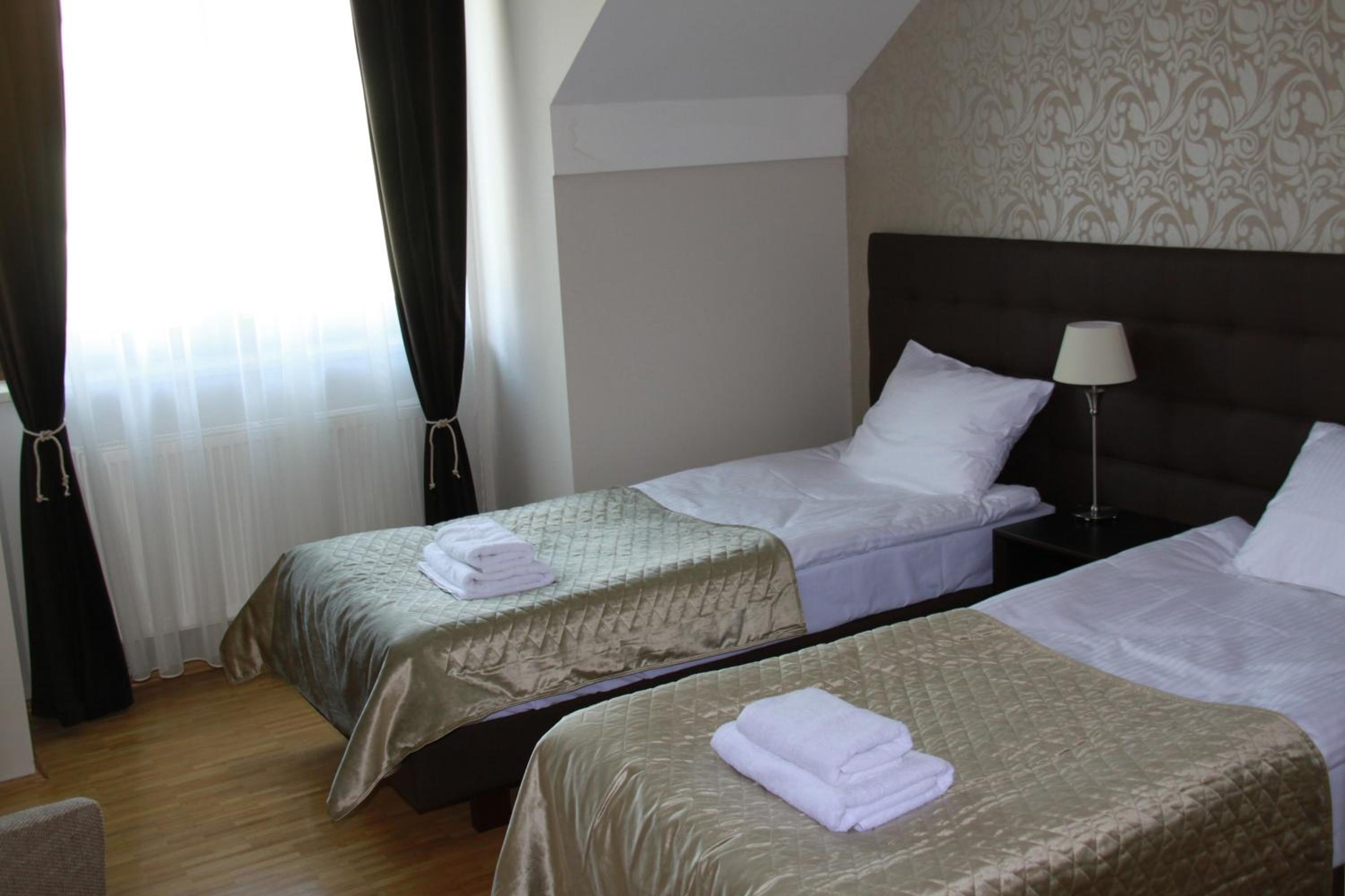 Double or Twin Room - Photo 7
