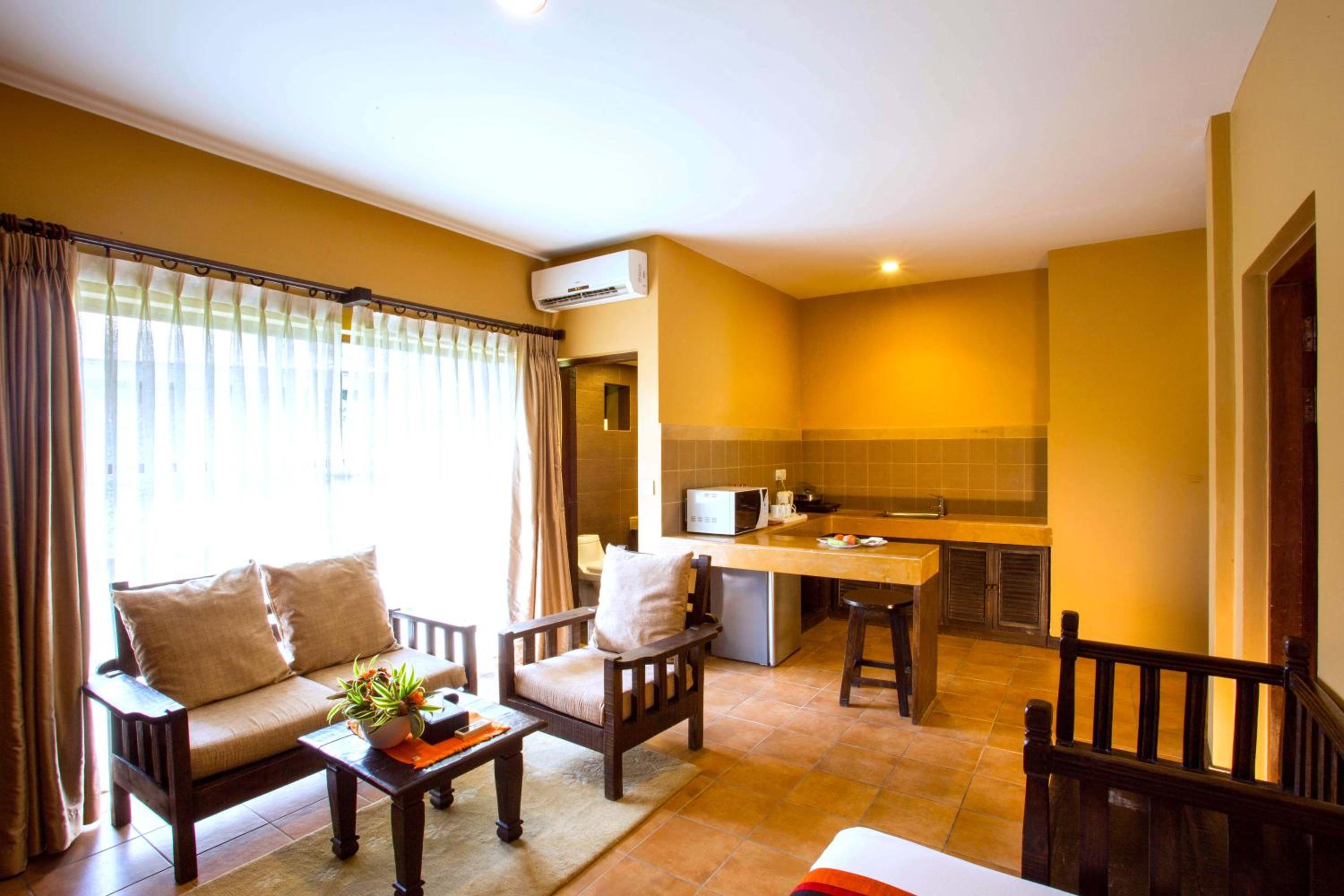 Executive Suite with Balcony - Photo 19