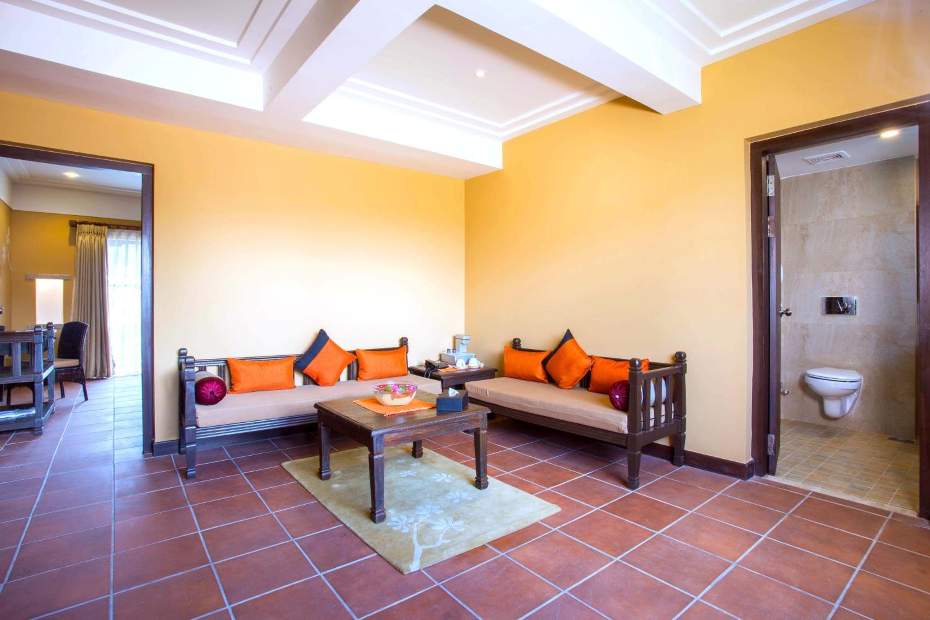 Executive Suite with Balcony - Photo 17