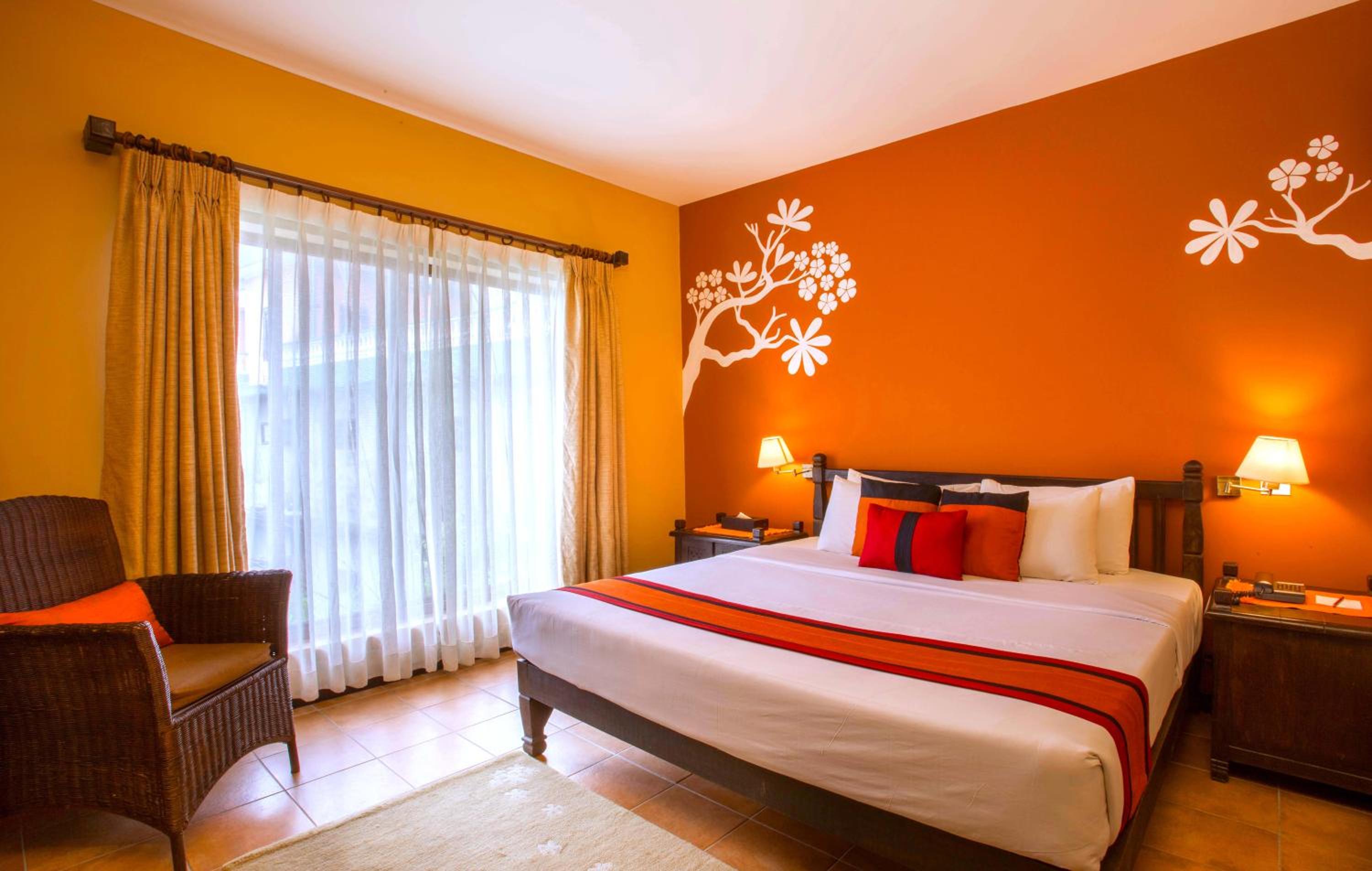 Family Suite with Balcony - Photo 12