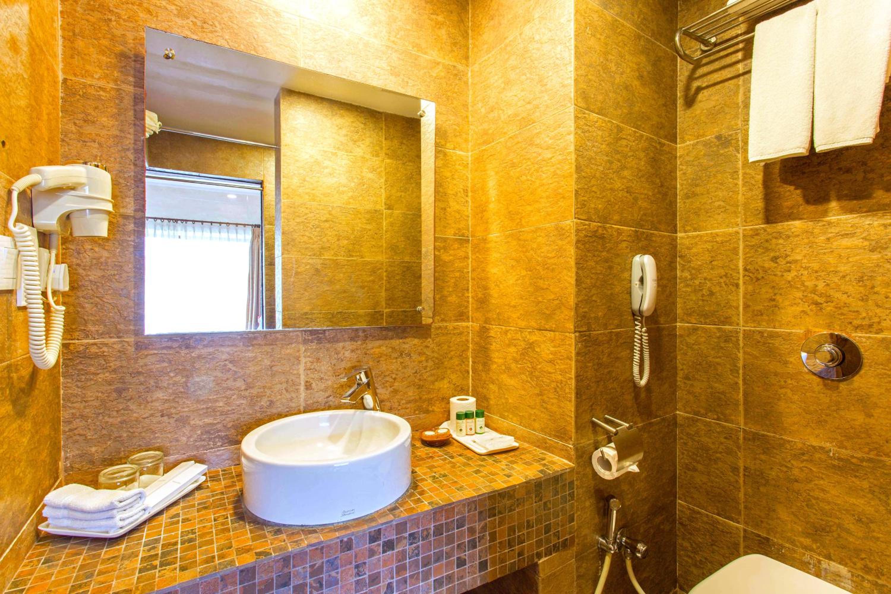 Deluxe Room with Balcony - Photo 2