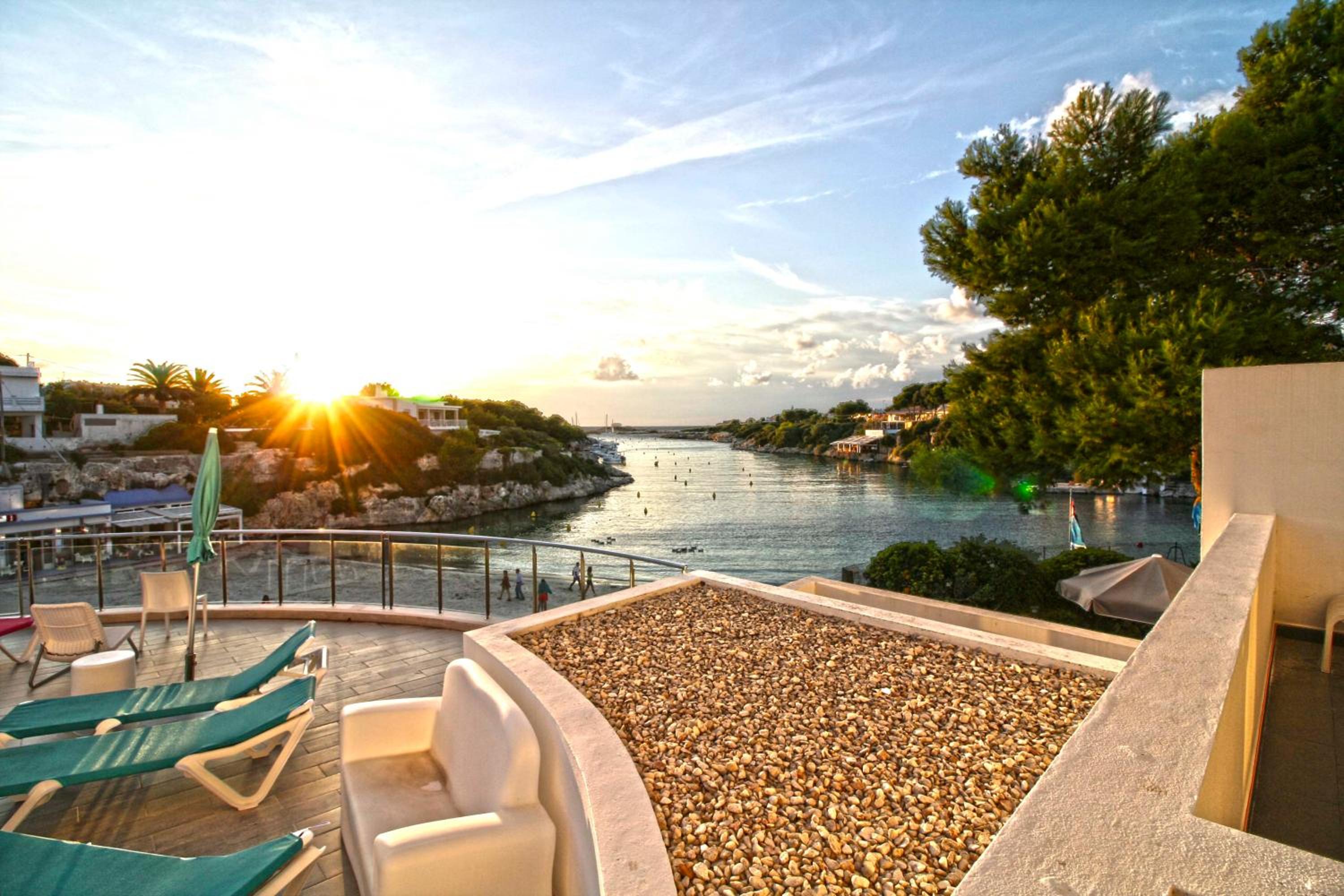 Double Room with Sea View - Photo 25