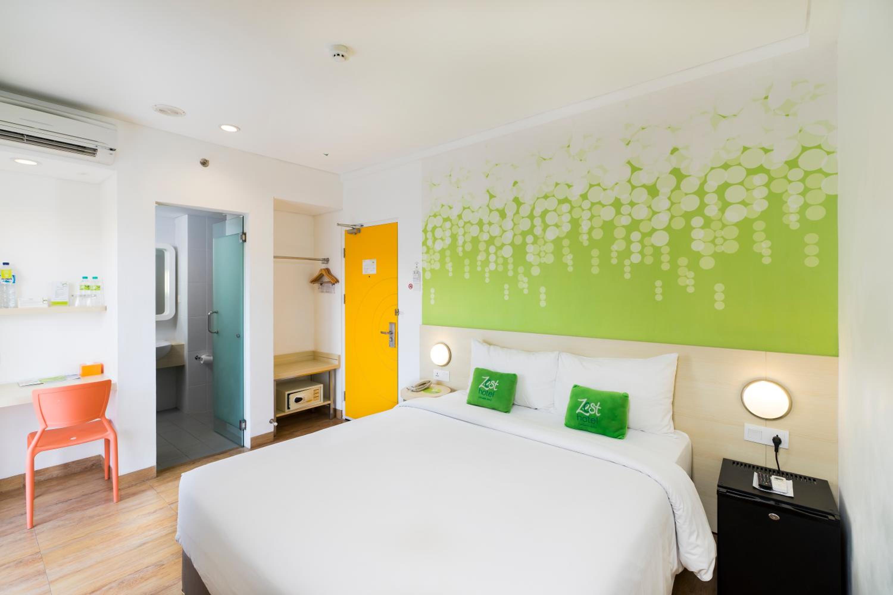 Zest Queen Room With Balcony