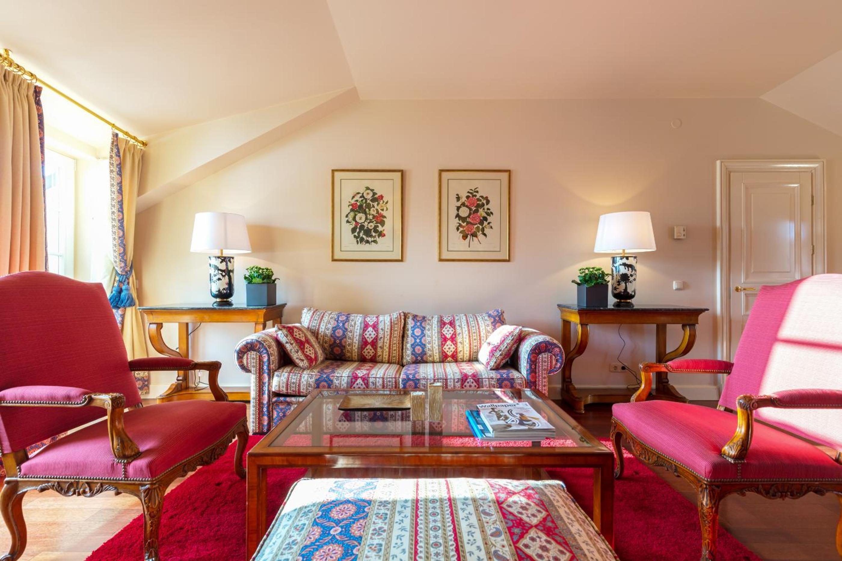 One-Bedroom Apartment - Photo 1