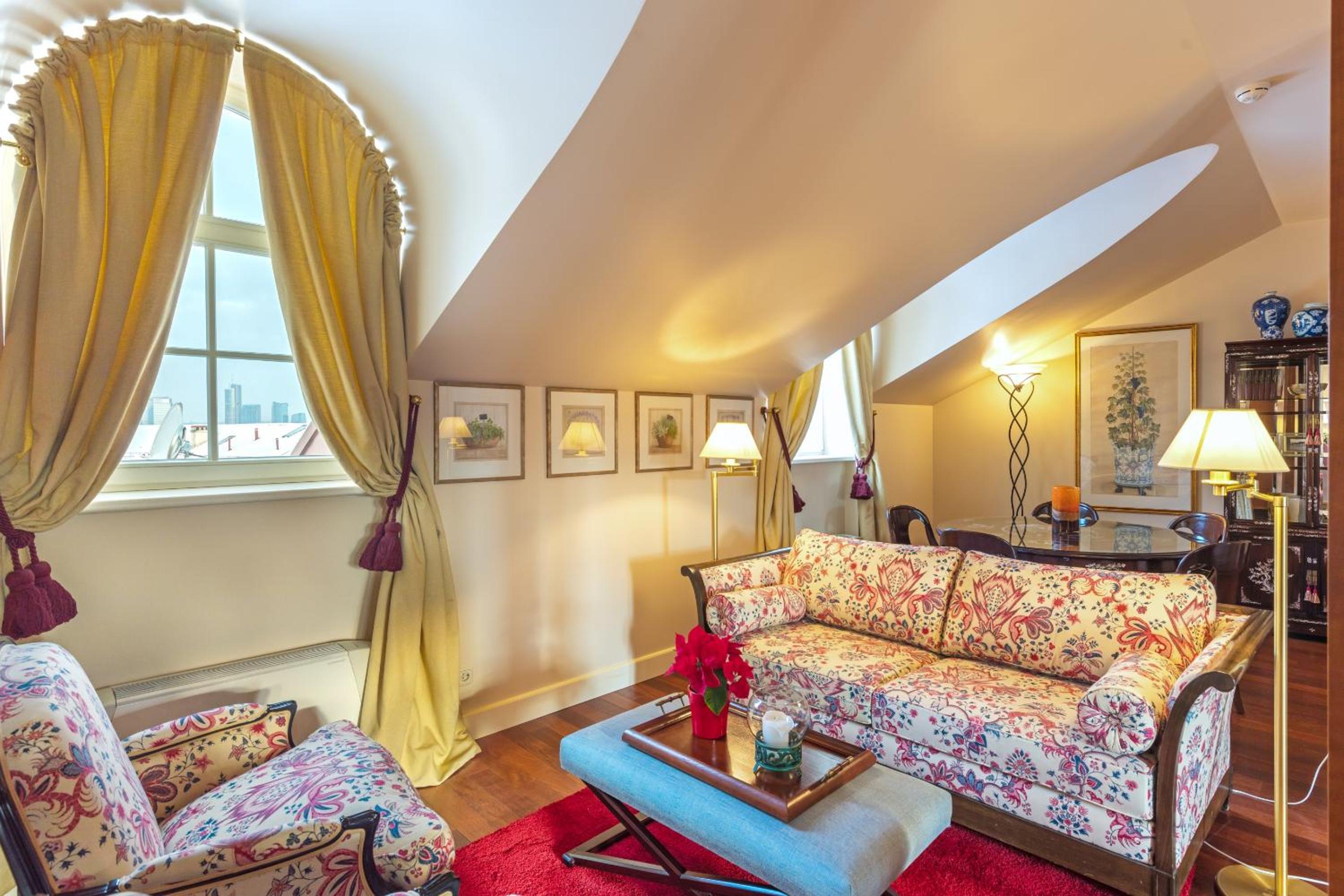 One-Bedroom Apartment - Photo 7