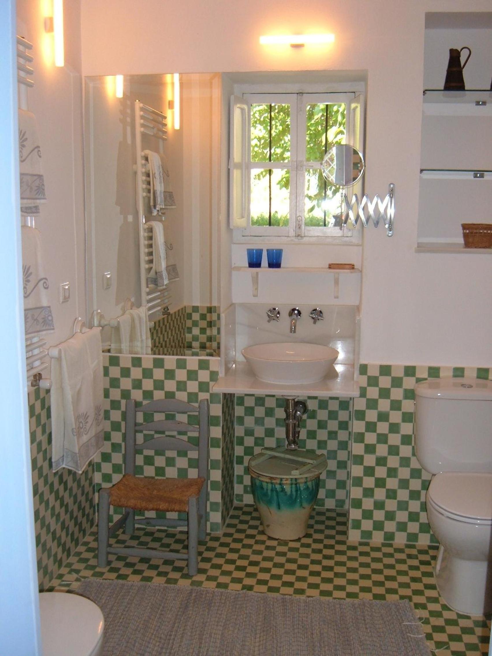 Two-Bedroom House (4 Adults) - Photo 11