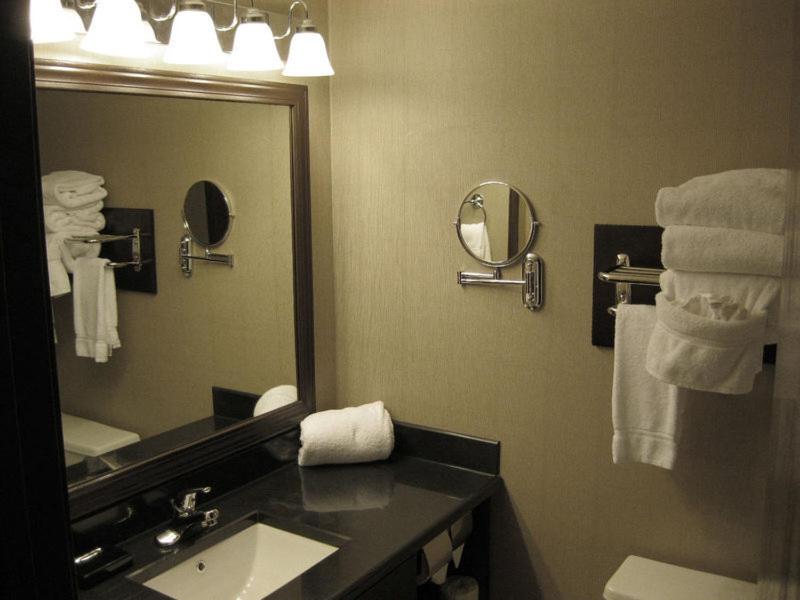 King Room - Non-Smoking photo 3