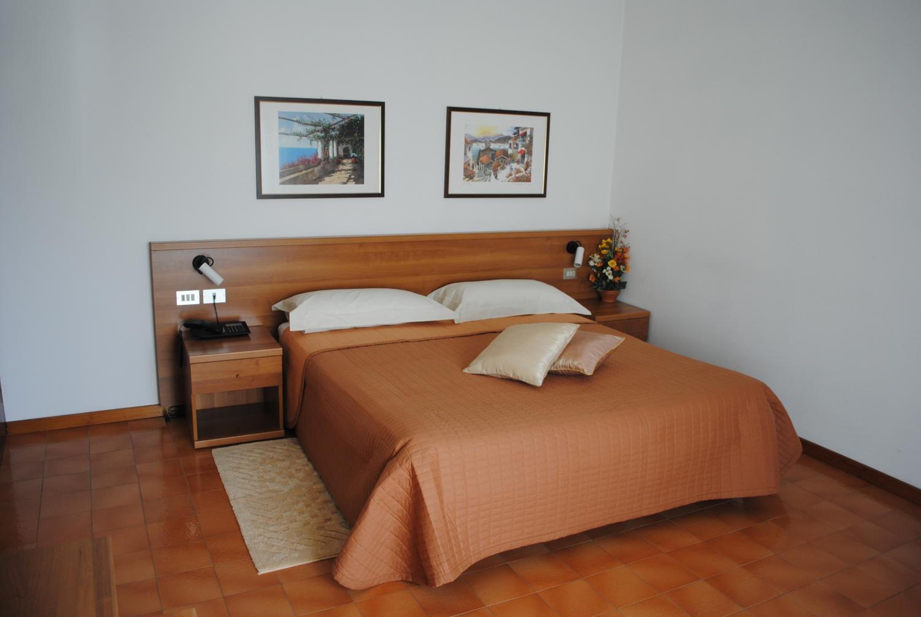 Double or Twin Room photo 3