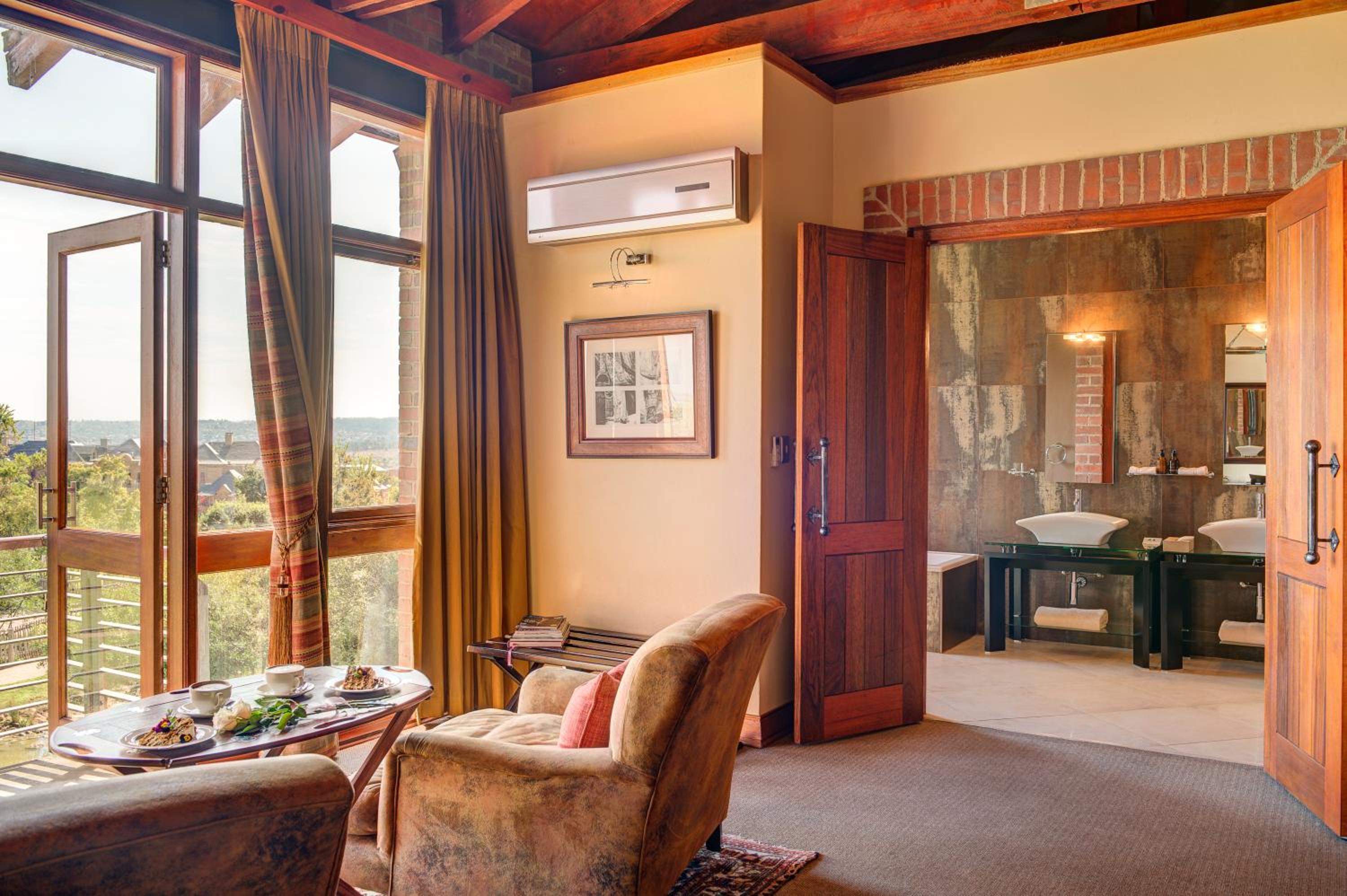 Double or Twin Room with Balcony - Photo 2
