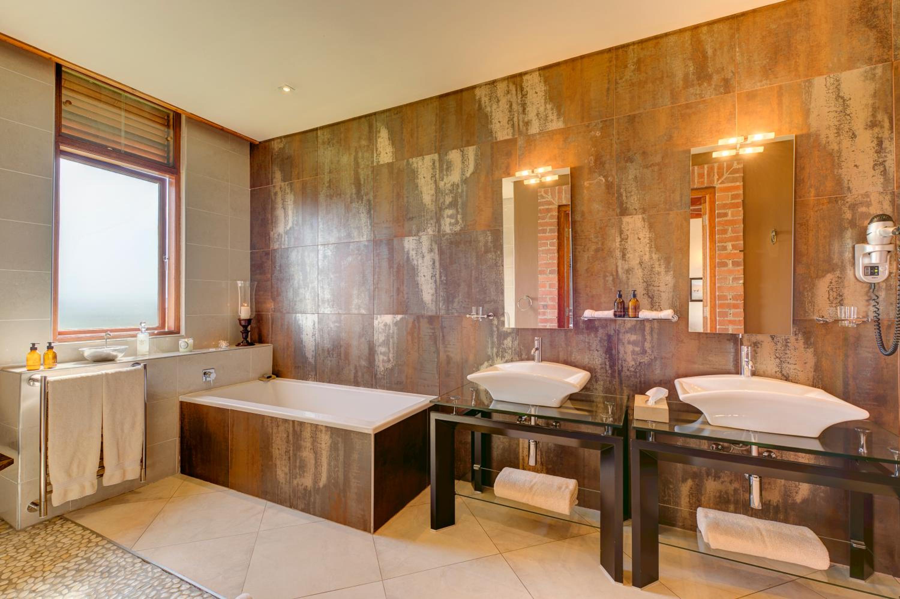 Double or Twin Room with Balcony - Photo 15