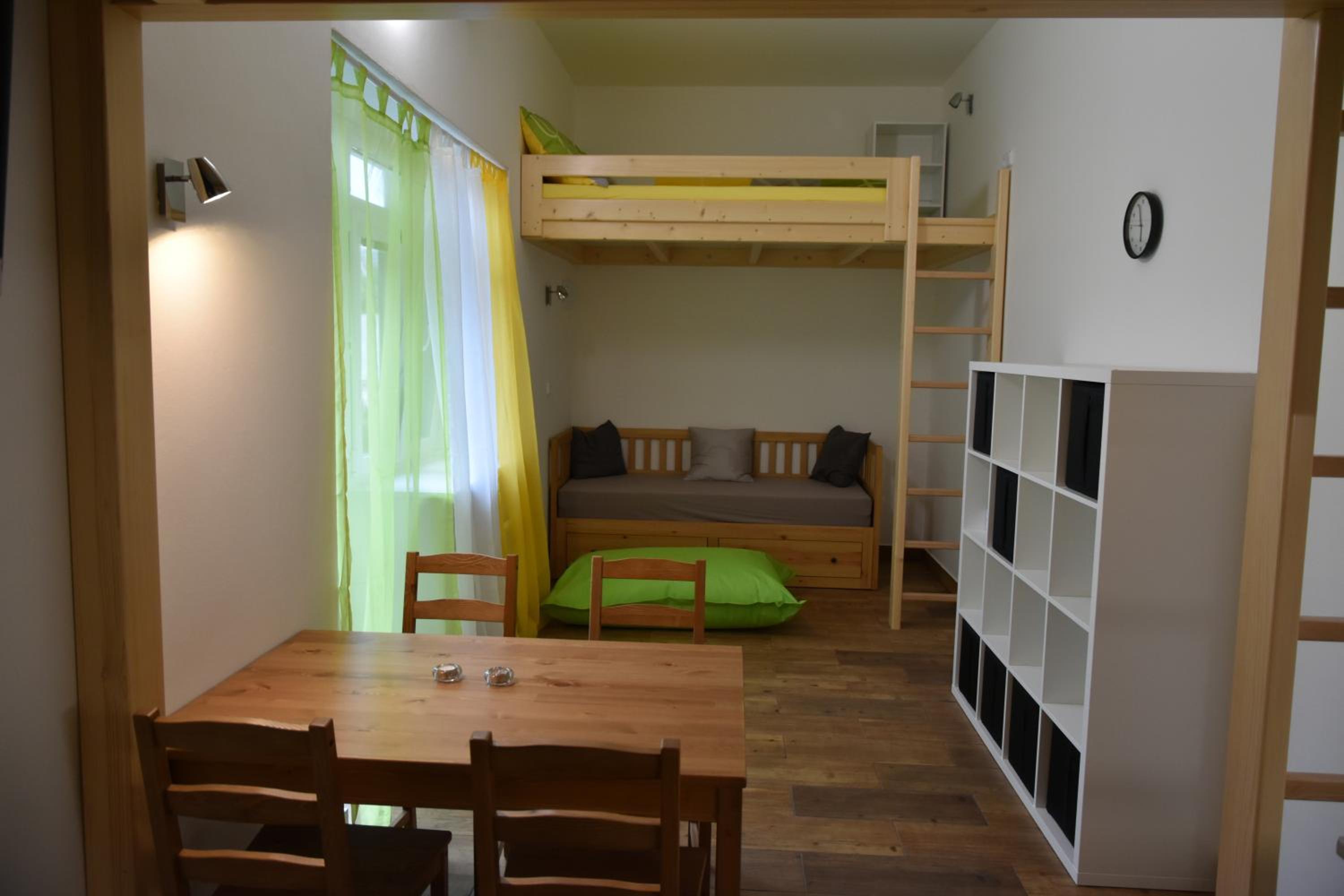 Family Room with Private Bathroom photo 3