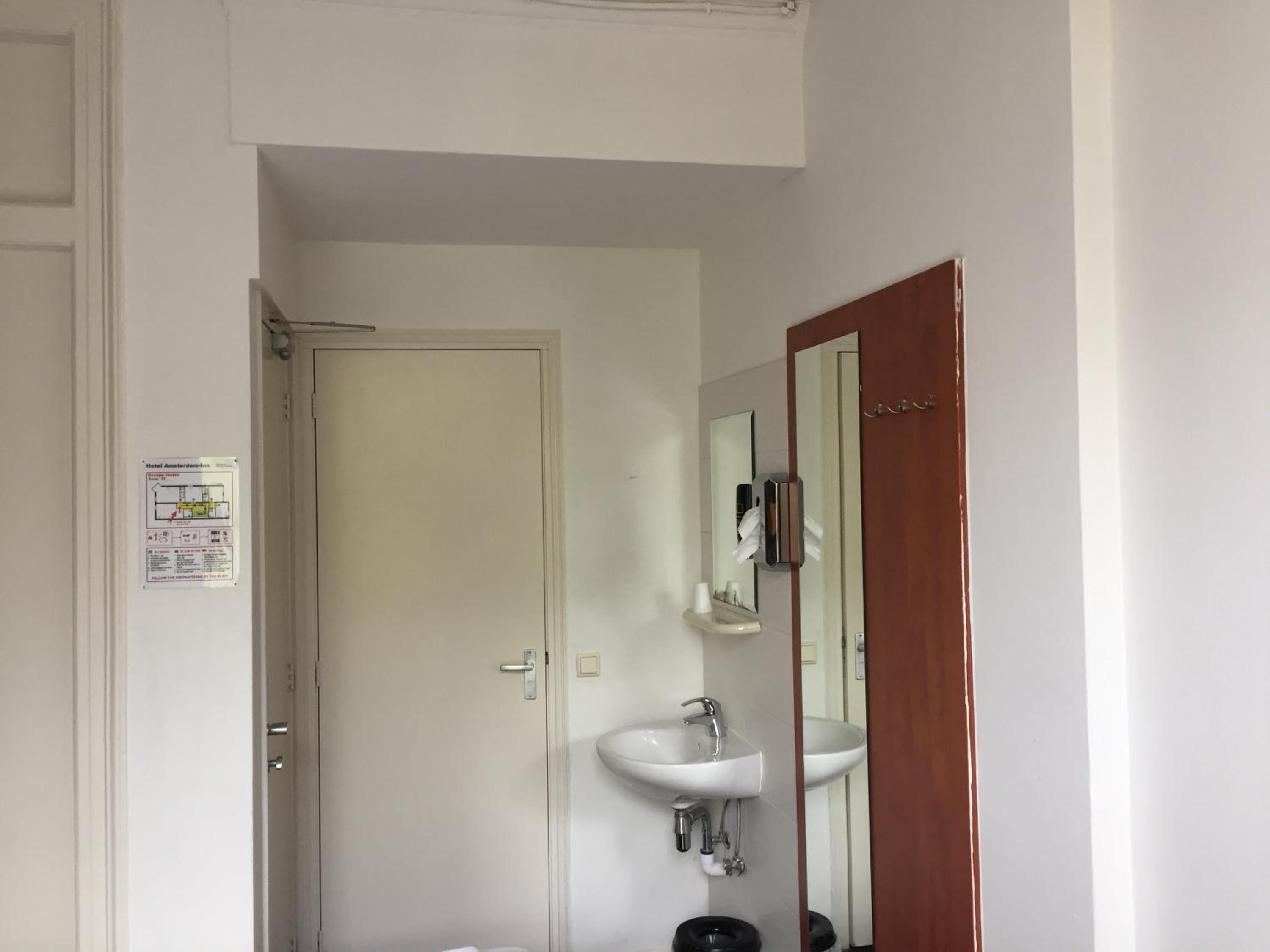 Twin Room With Canal View photo 2