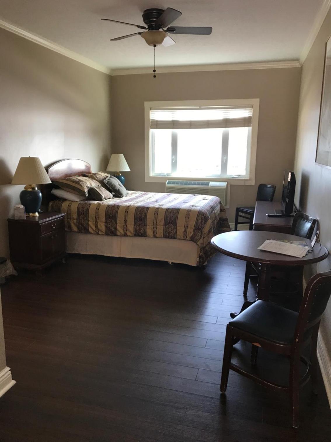 Double Room with Lake View photo 2
