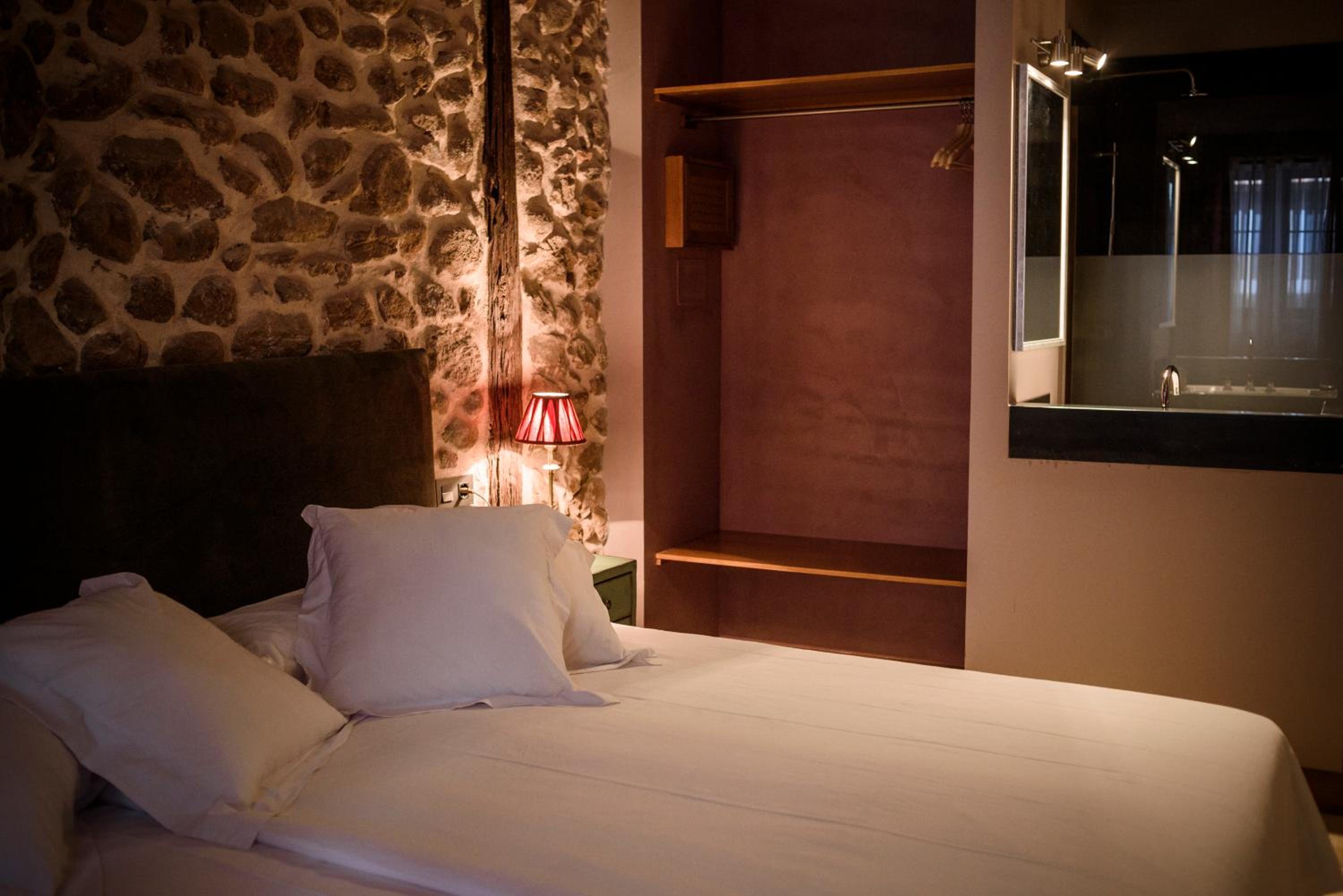 Standard Double Room - Photo 2