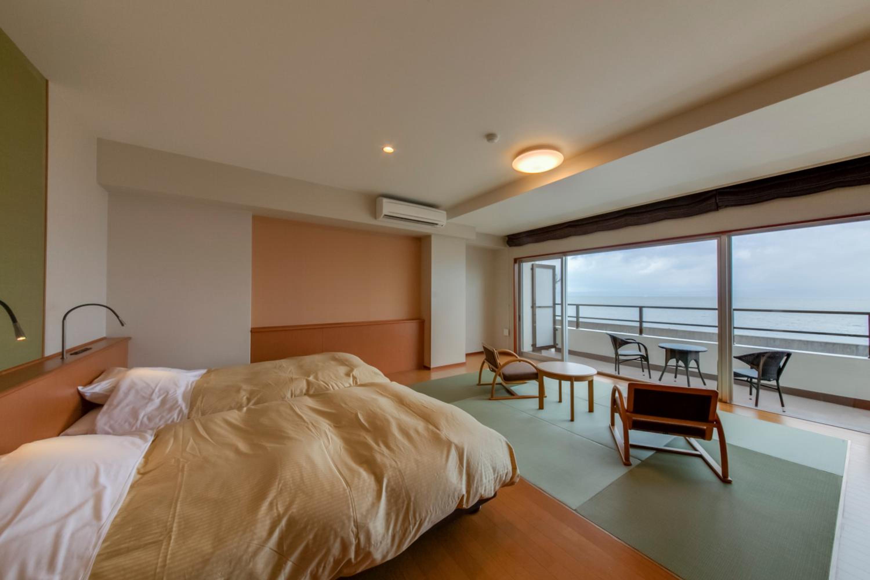 Semi-Double Room with Tatami Area and Balcony - Ocean View - Non-Smoking