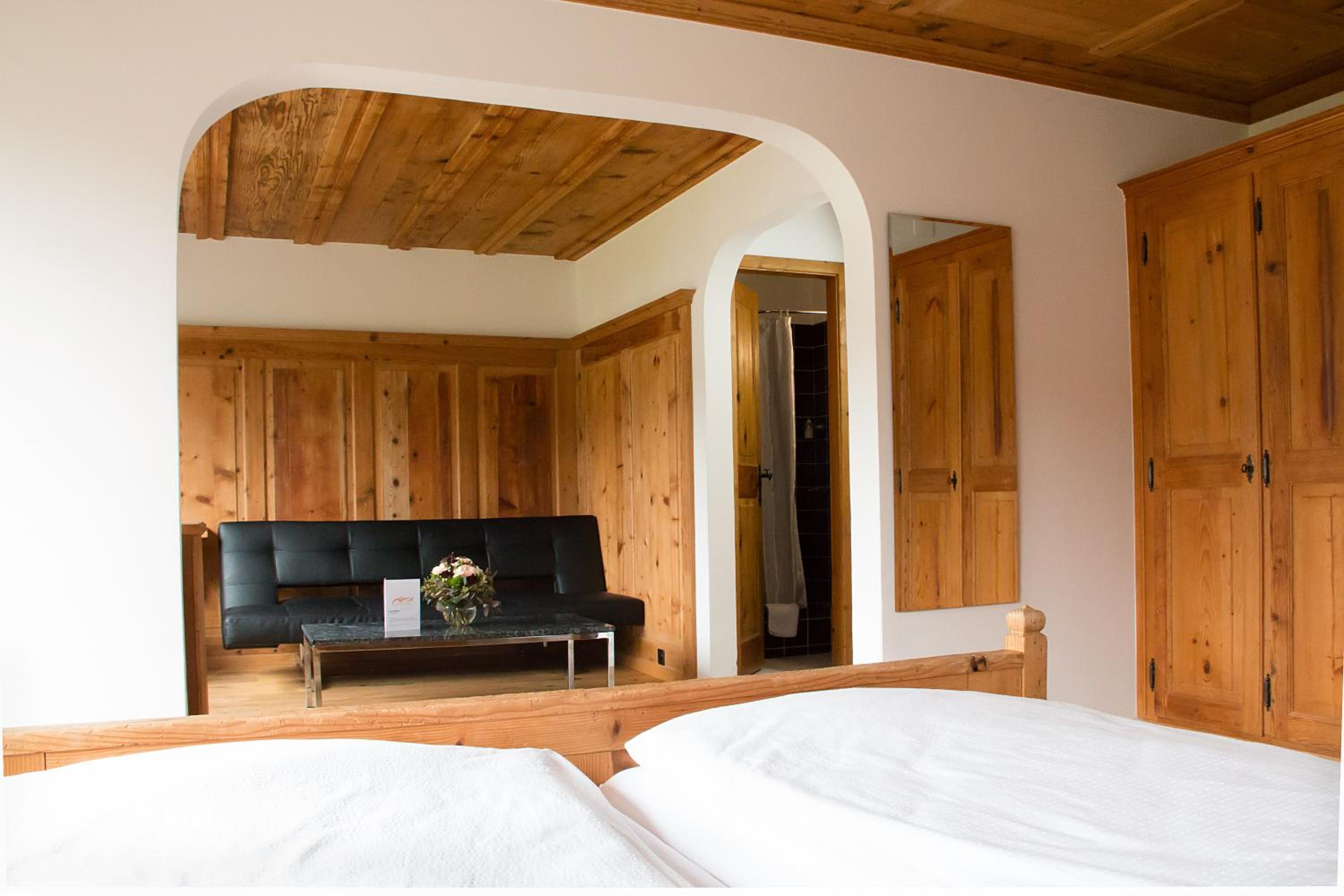 Deluxe Double Room with Balcony - Photo 5