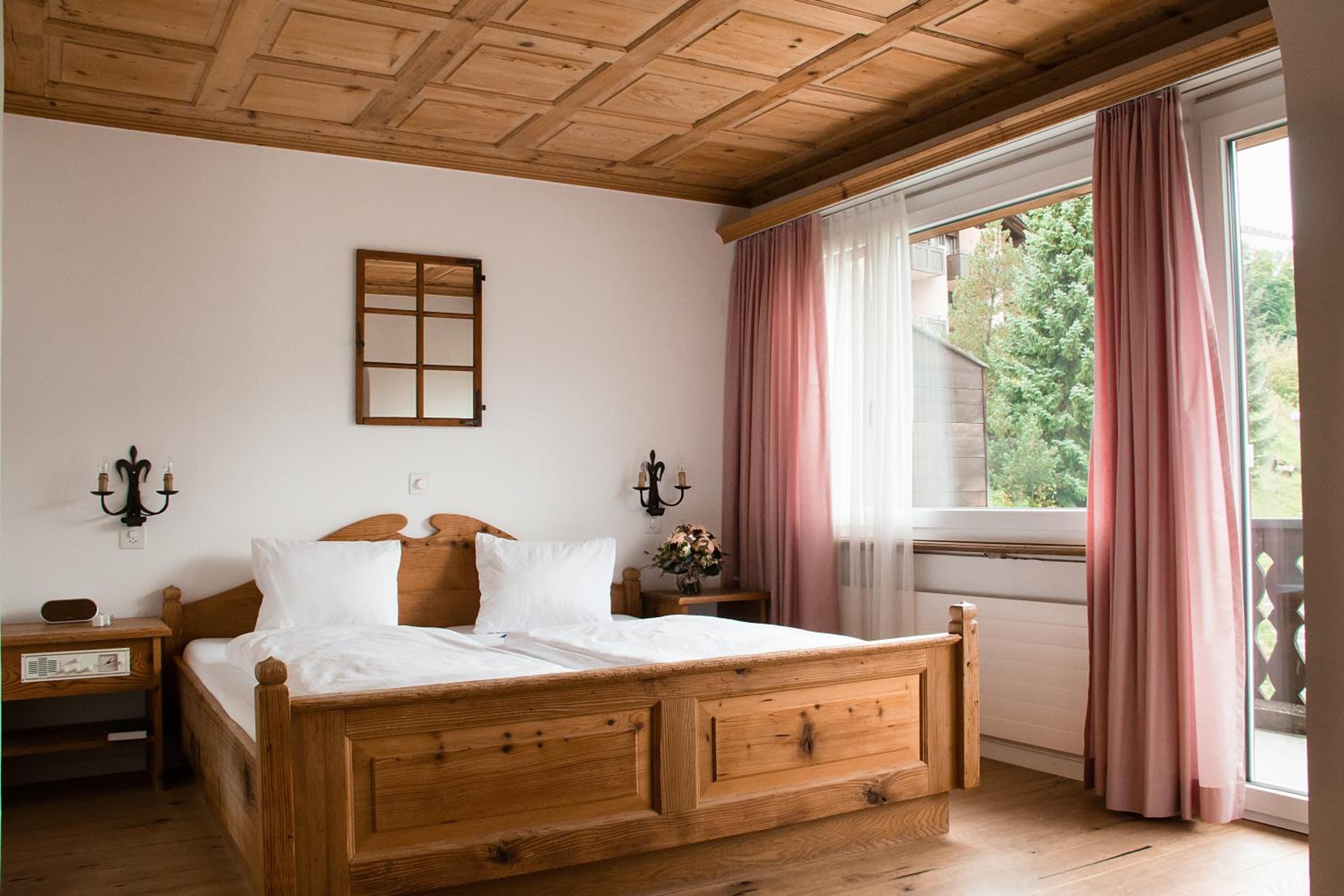 Deluxe Double Room with Balcony - Photo 6